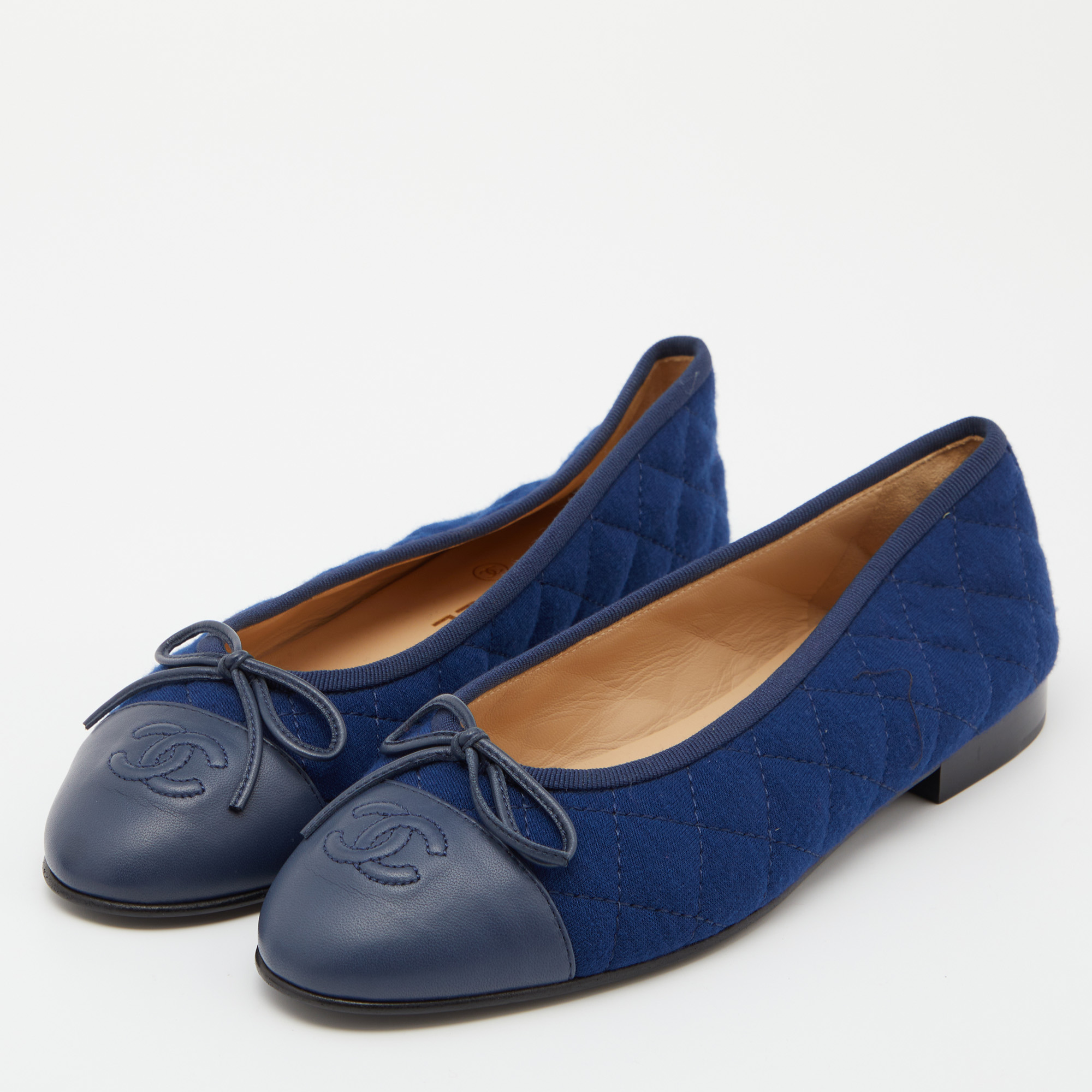 

Chanel Blue Quilted Fabric and Leather CC Cap Toe Bow Ballet Flats Size