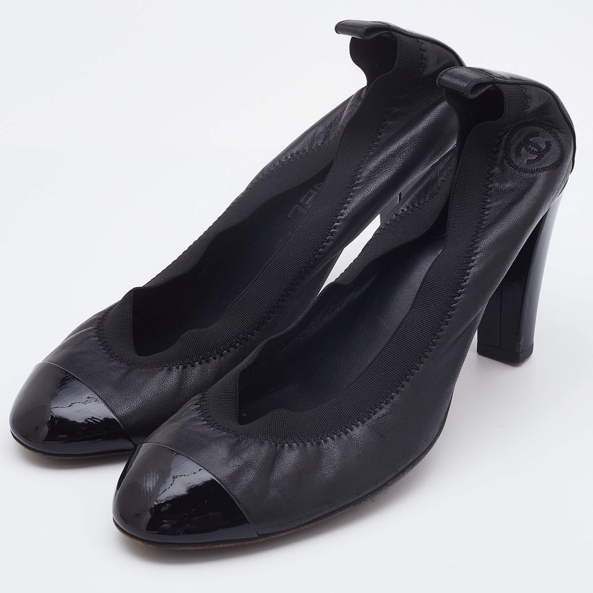 

Chanel Black Leather and Patent Leather CC Cap Toe Scrunch Pumps Size