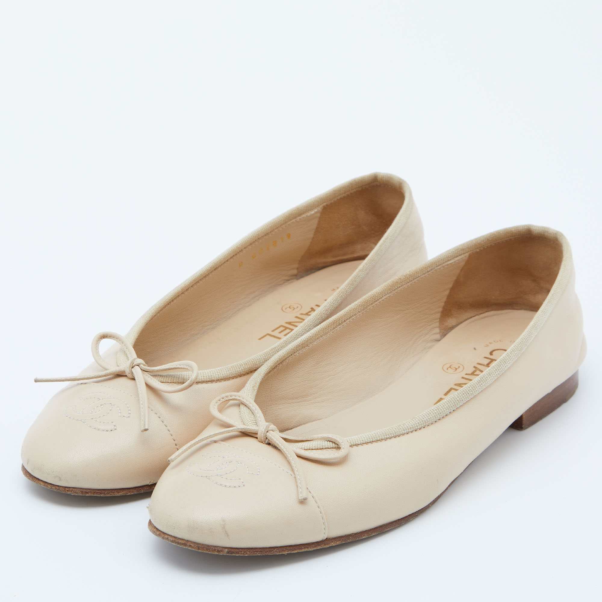 

Chanel Beige Leather CC Bow Ballet Flats Size