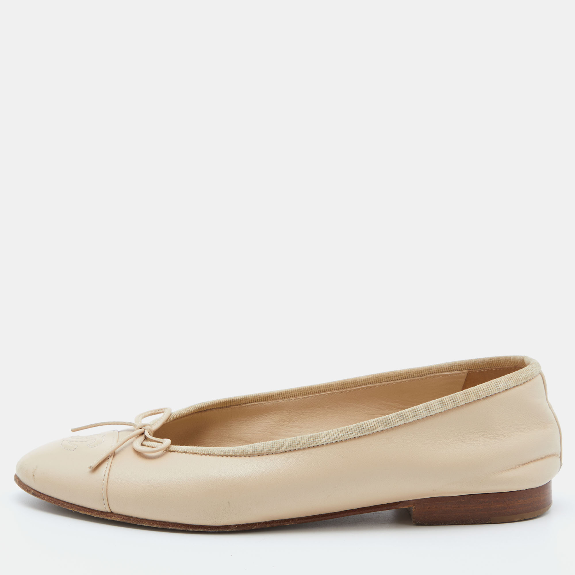 Pre-owned Chanel Beige Leather Cc Bow Ballet Flats Size 37.5