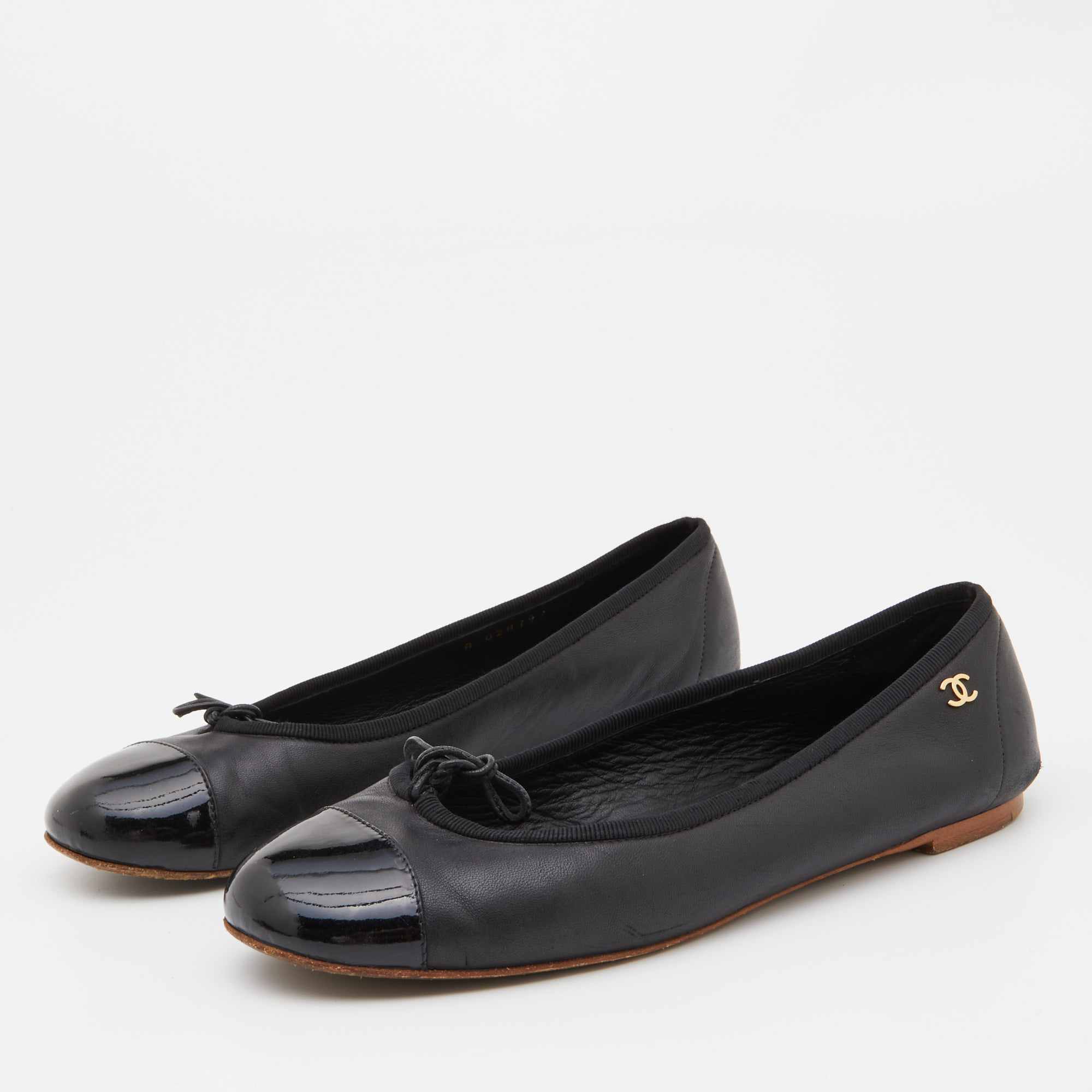 

Chanel Black Leather and Patent Cap Toe Bow CC Ballet Flats Size