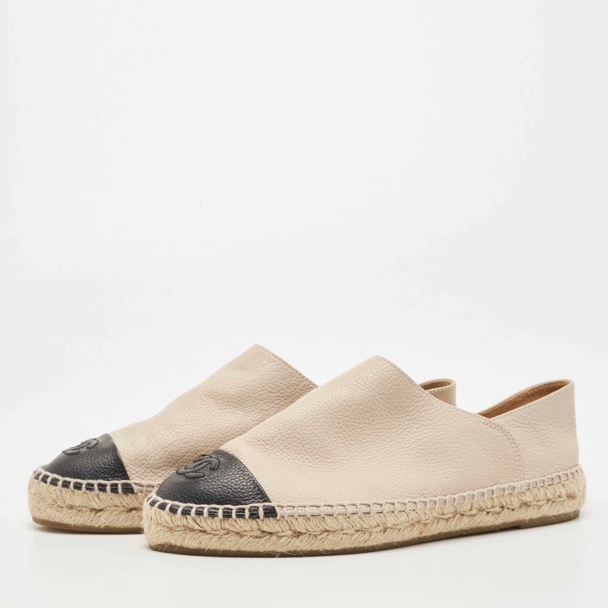 

Chanel Beige/Black Leather CC Cap Toe Espadrilles Flats Size