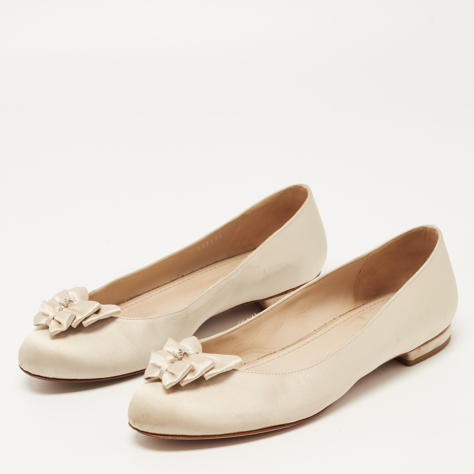 

Chanel Beige Satin CC Embellished Bow Ballet Flats Size