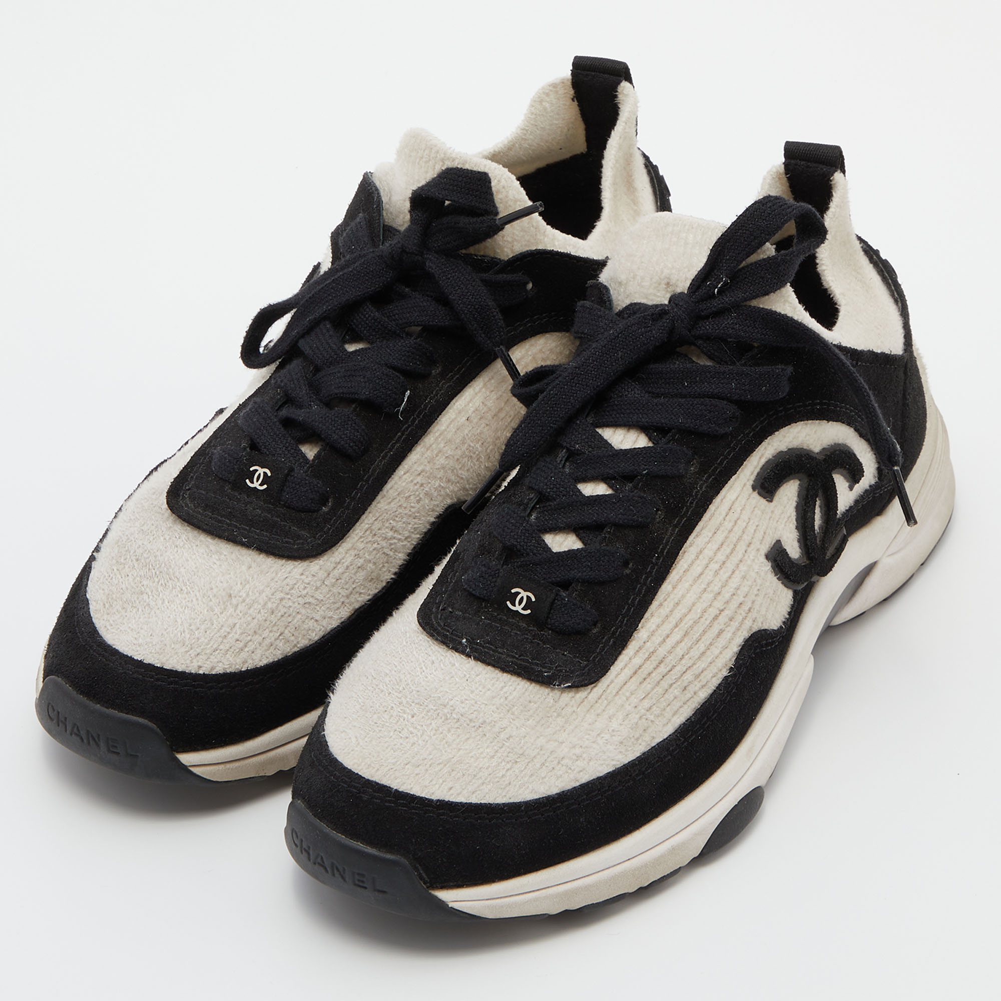 

Chanel White/Black Knit Fabric and Suede CC Low Top Sneakers Size