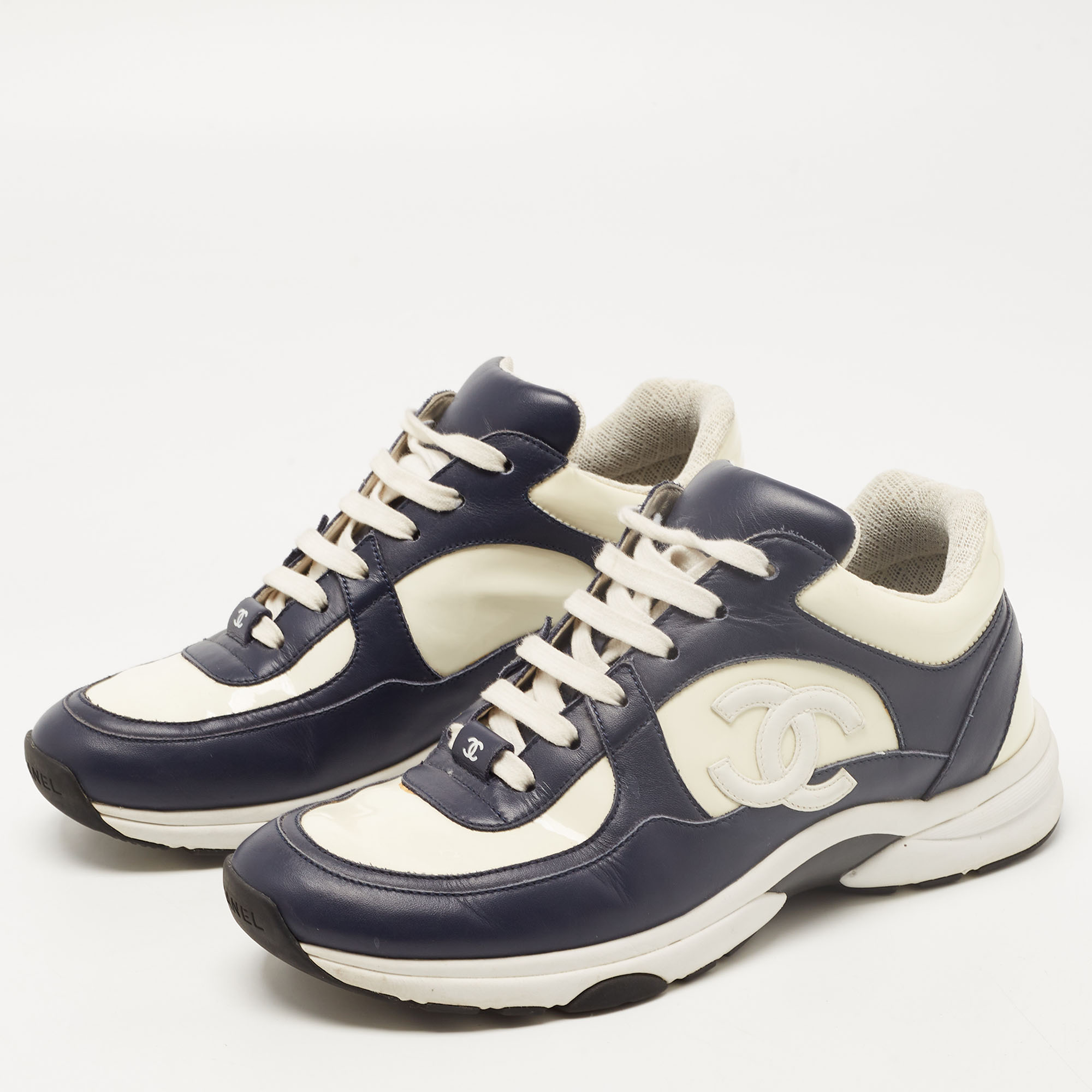

Chanel Navy Blue/Cream Leather and Patent CC Low Top Sneakers Size