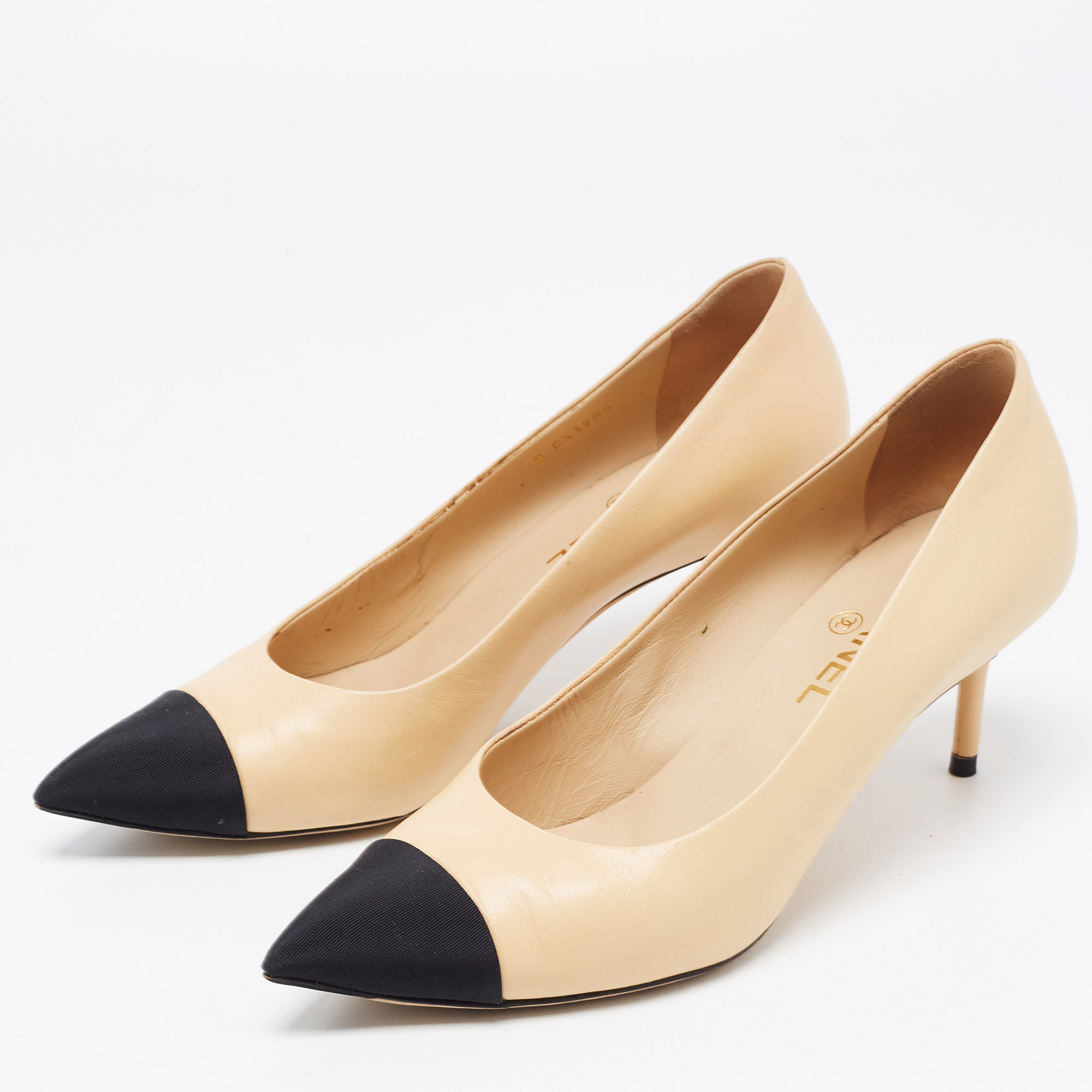 

Chanel Beige/Black Leather and Fabric Cap Toe CC Pointed Toe Pumps Size