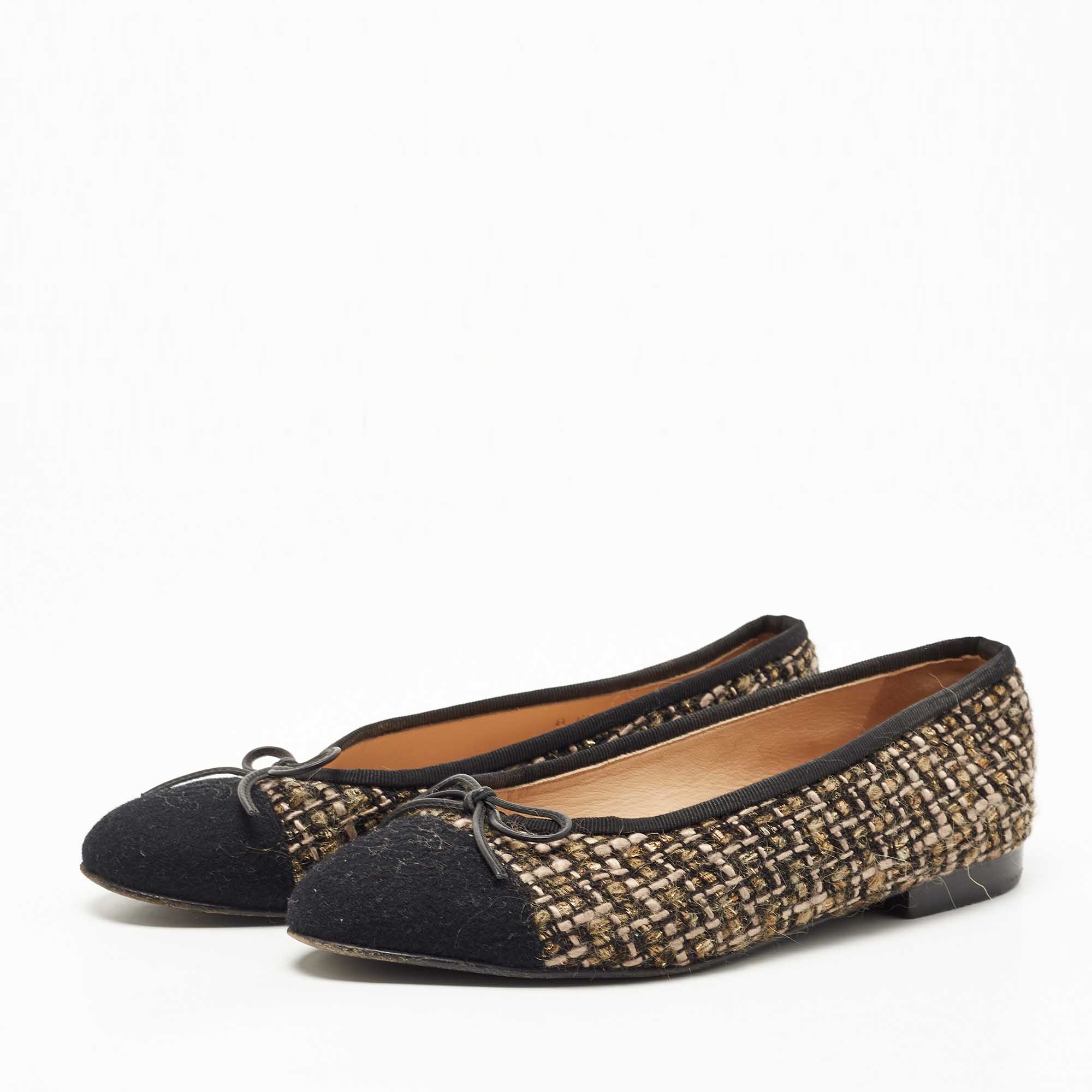 

Chanel Two Tone Tweed CC Bow Ballet Flats Size, Black