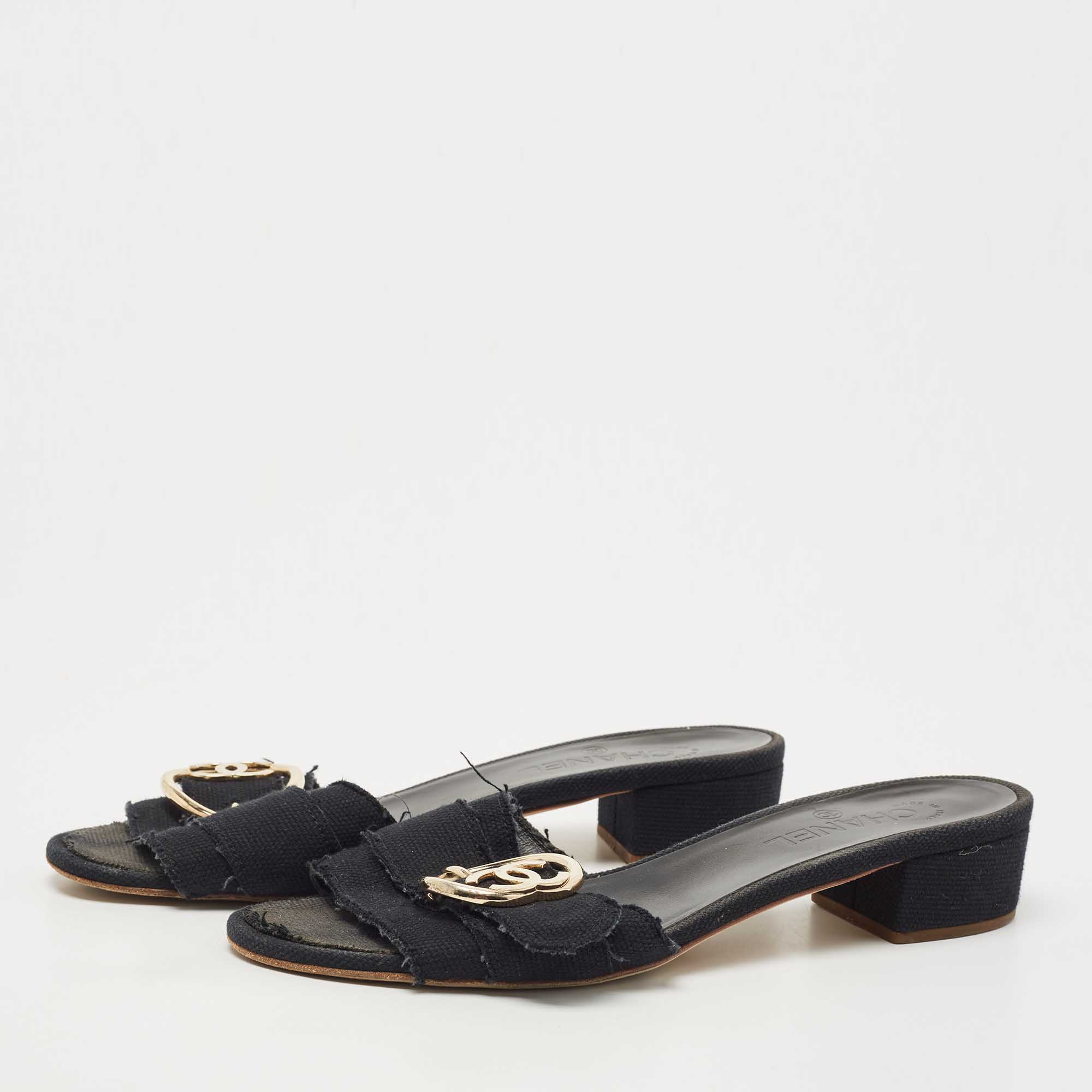 

Chanel Black Canvas Heart Interlocking Sandals Size