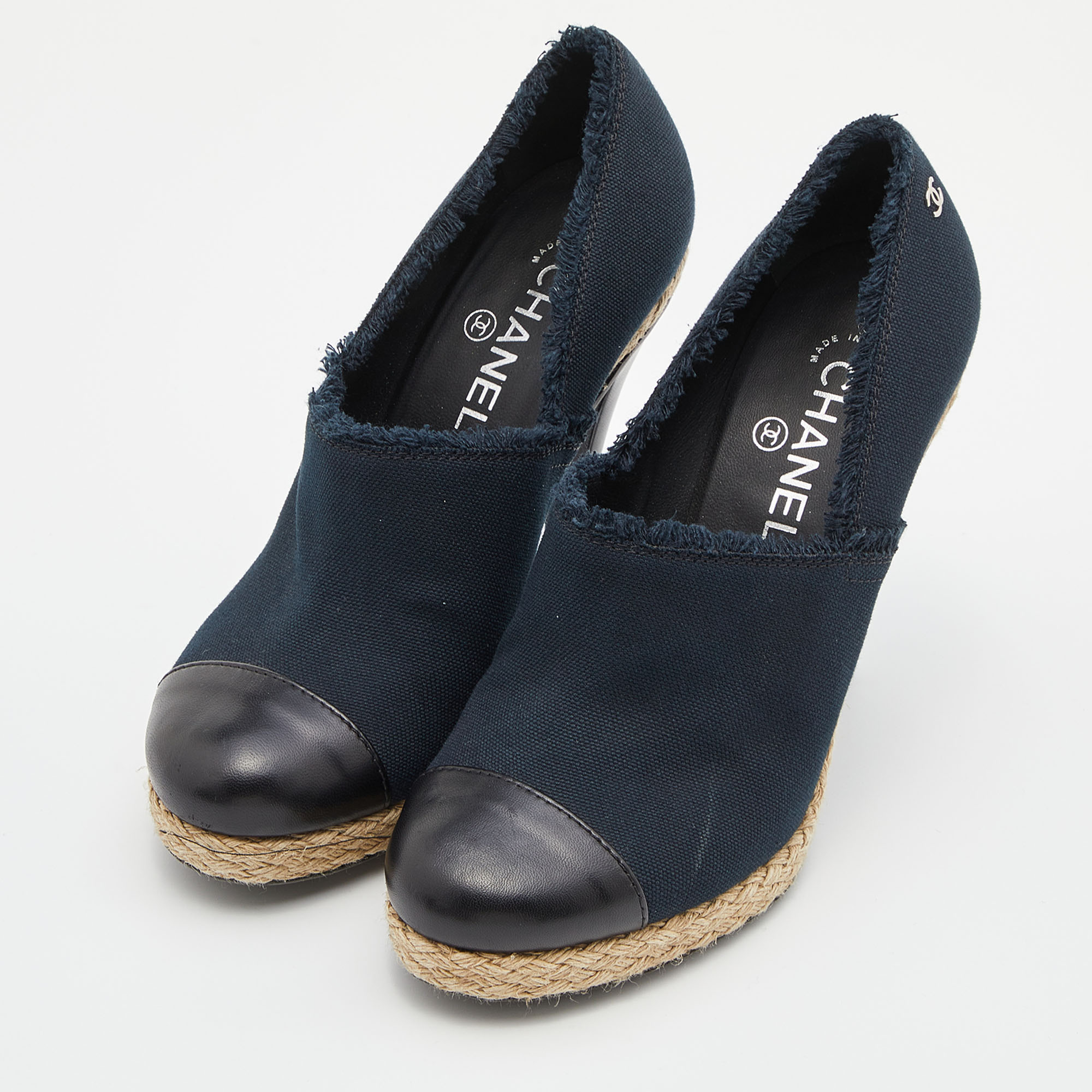 

Chanel Dark Blue/Black Canvas and Leather Cap Toe Espadrilles Clogs Size