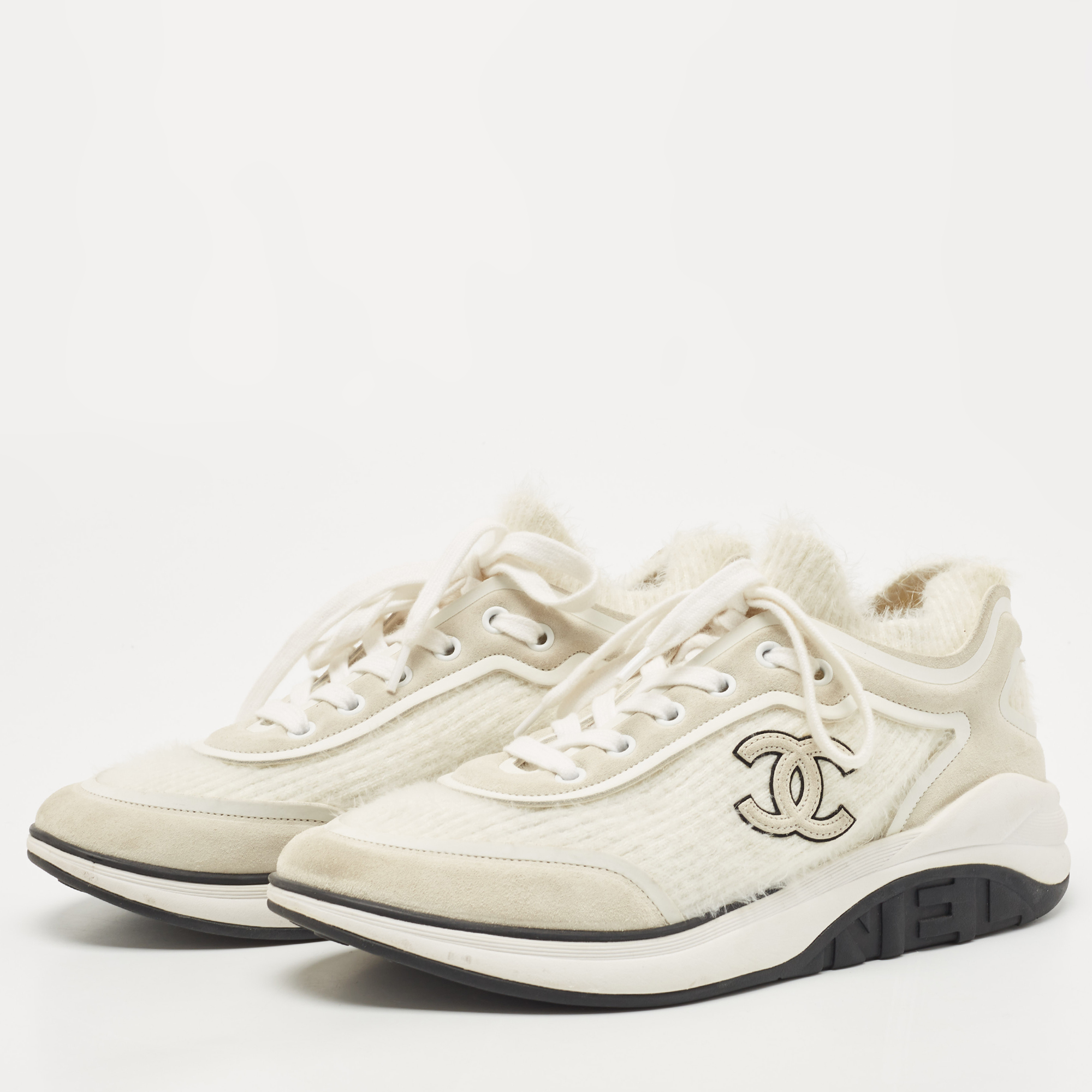 

Chanel Two Tone Suede and Knit Fabric CC Low Top Sneakers Size, White
