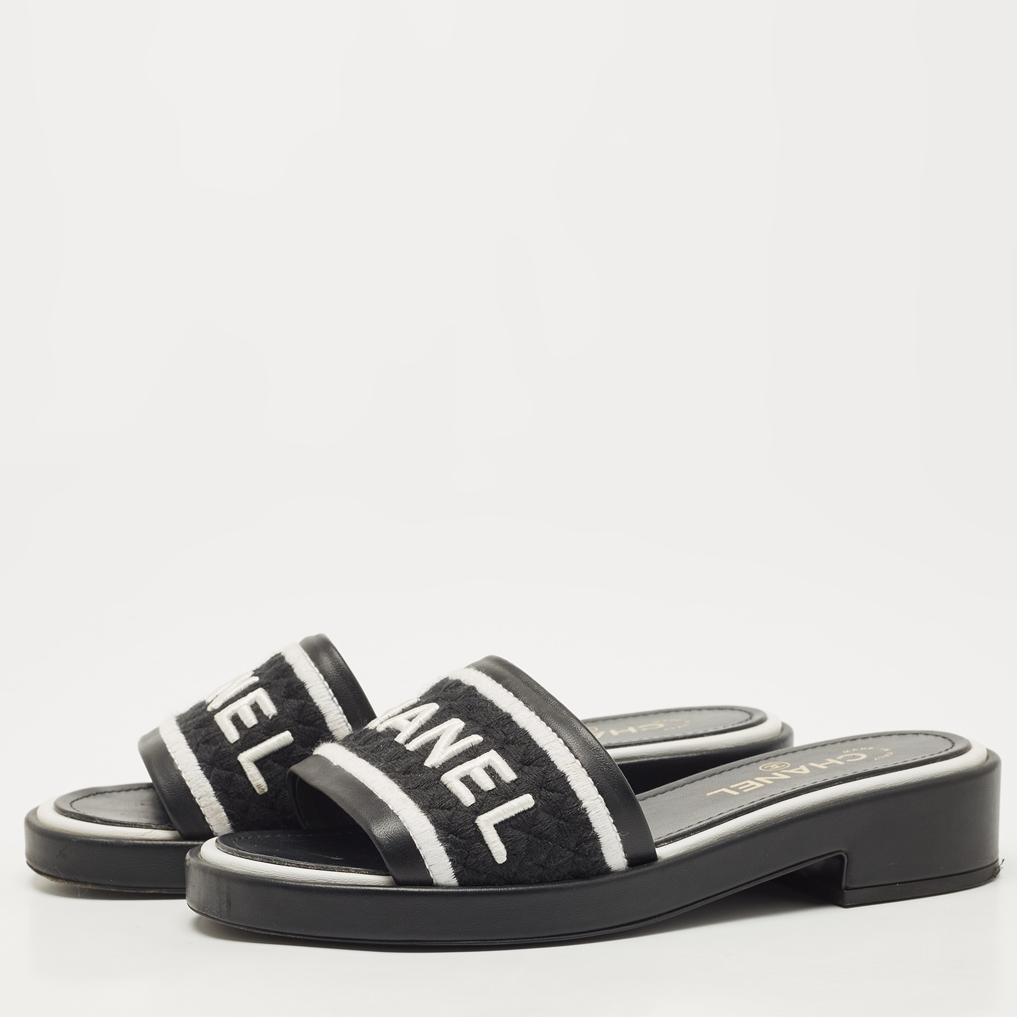 

Chanel White/Black Leather and Canvas CC Logo Flat Slides Size