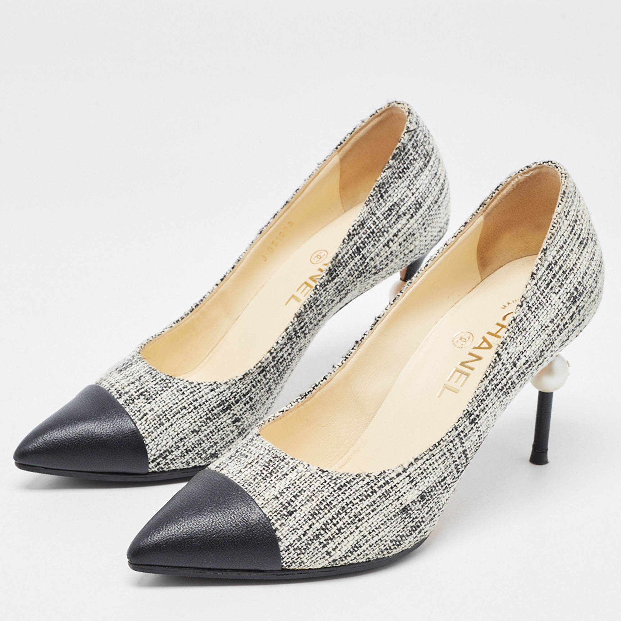 

Chanel Black/White Tweed And Leather Cap Toe CC Pearl Heel Pumps Size