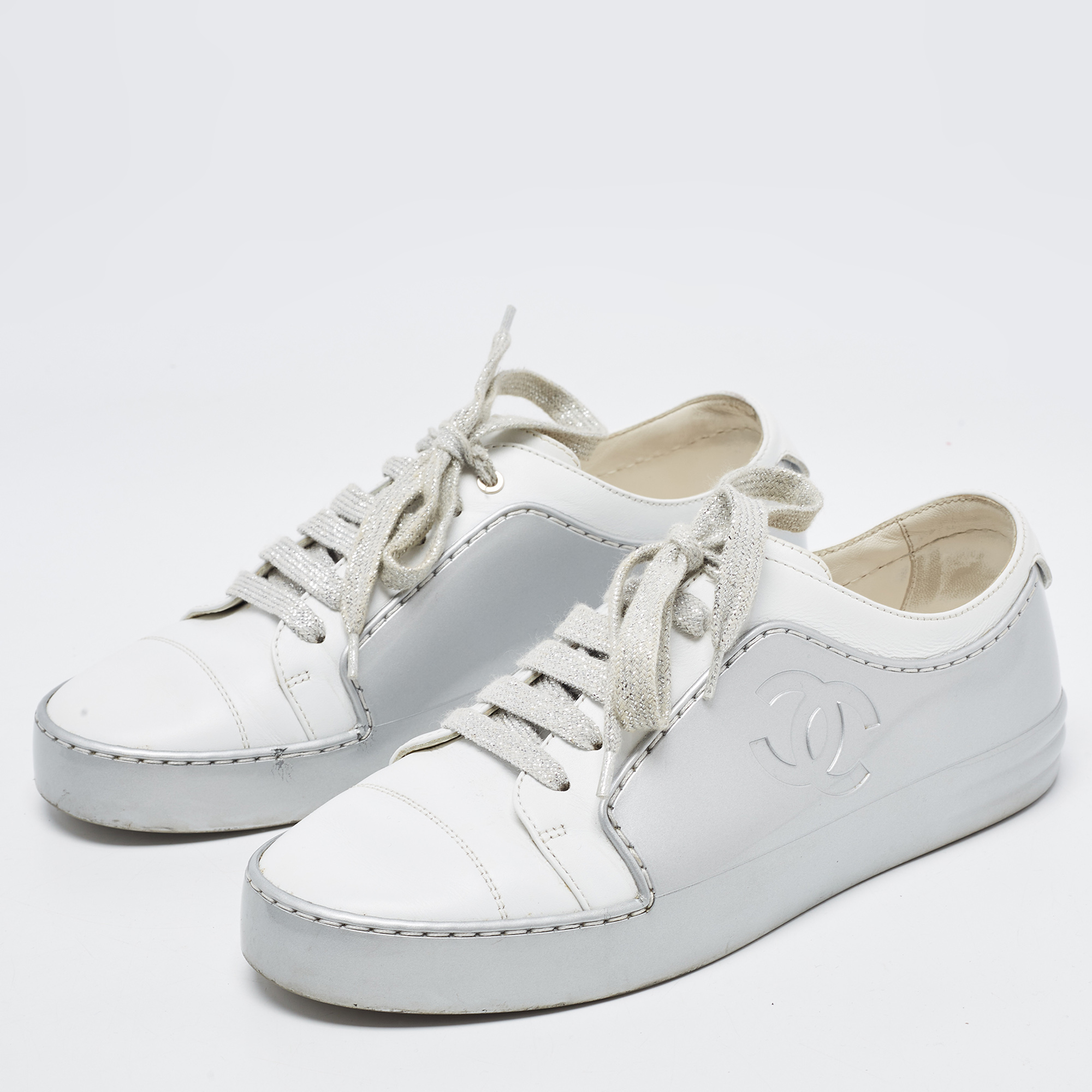 

Chanel White/Grey Leather and Rubber CC Low Top Sneakers Size