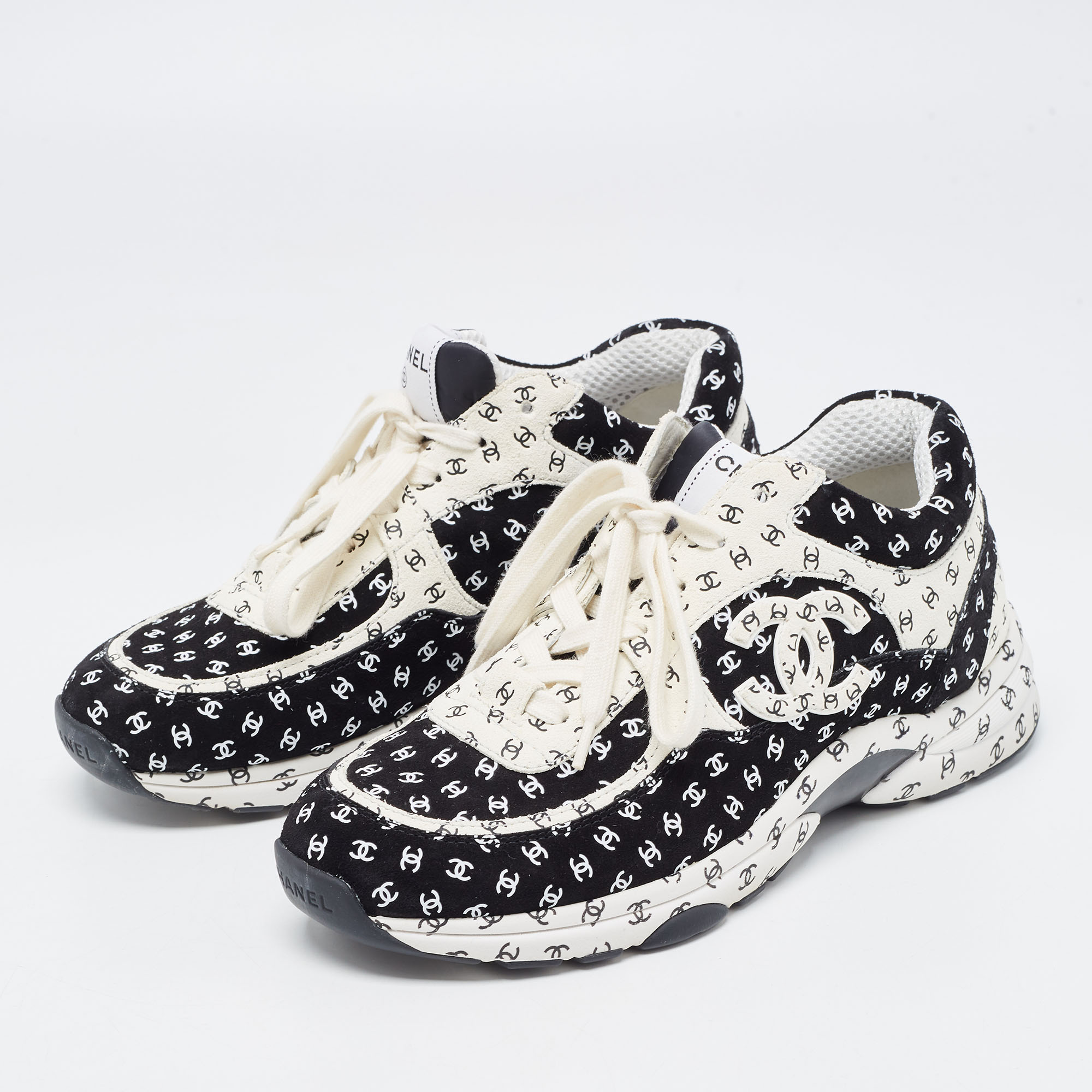 

Chanel Black/White Suede CC Low Top Sneakers Size