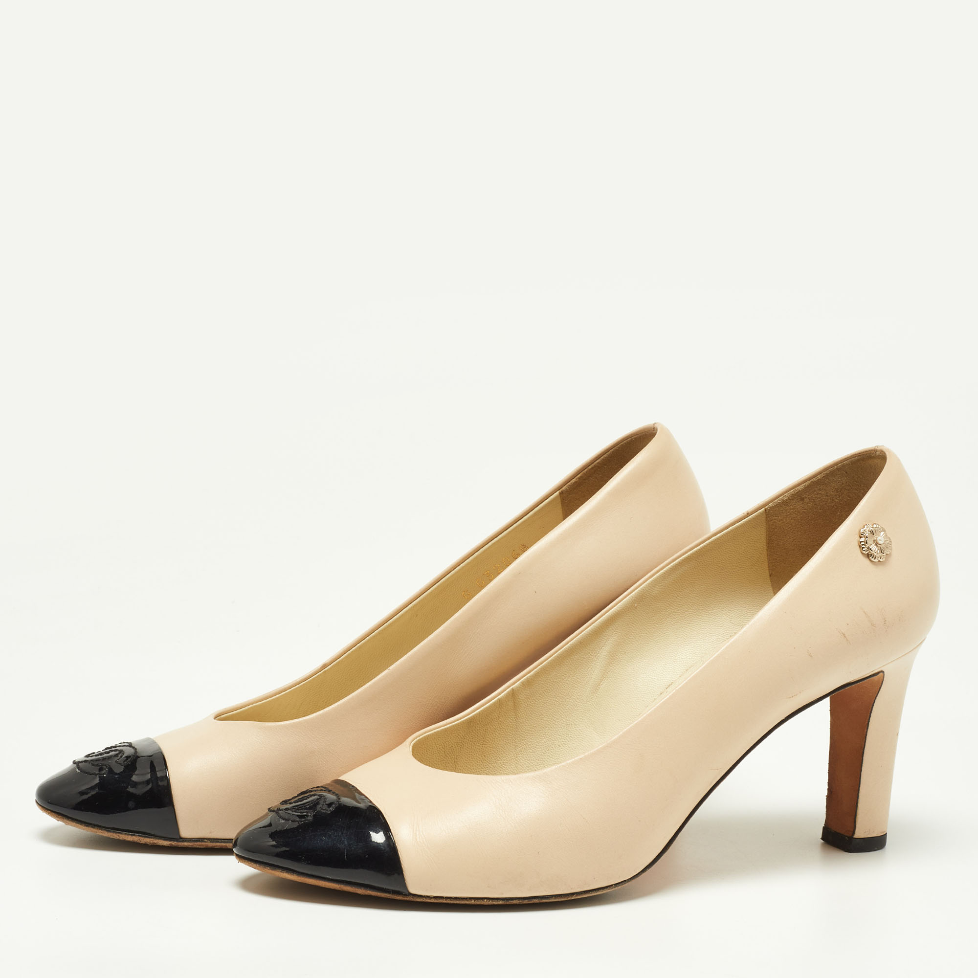 

Chanel Beige/Black Leather and Patent CC Cap Toe Pumps Size