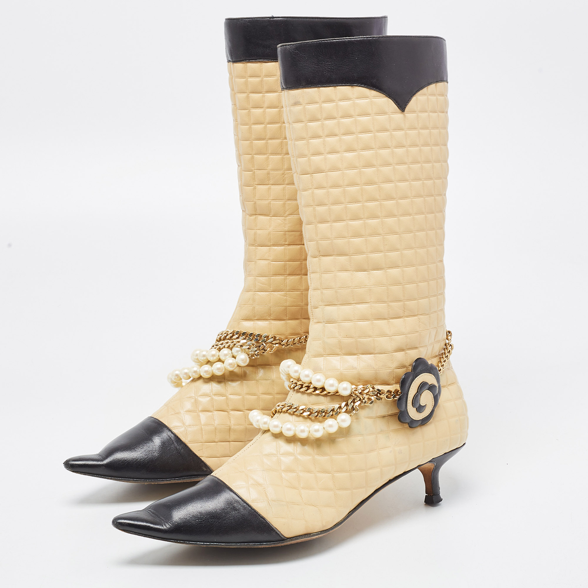 

Chanel Beige/Black Leather Cap Toe Midcalf Boots Size