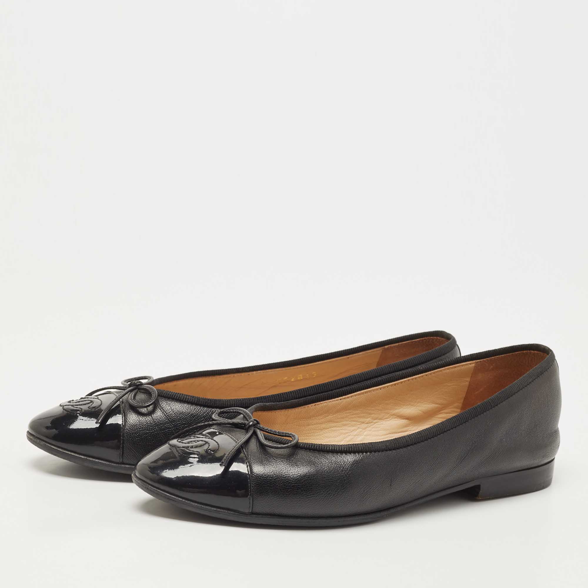 

Chanel Black Leather and Patent CC Cap Toe Bow Ballet Flats Size