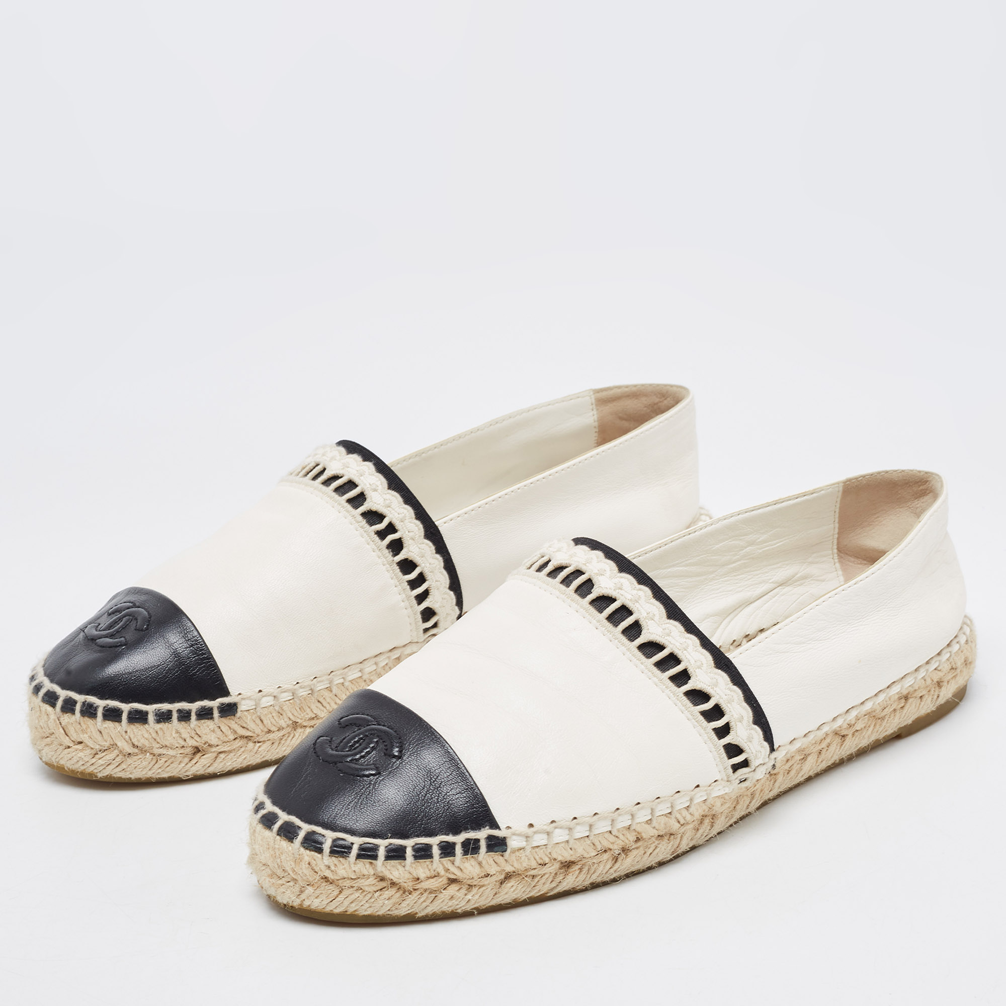 

Chanel Off White/Black Leather CC Espadrille Flats Size