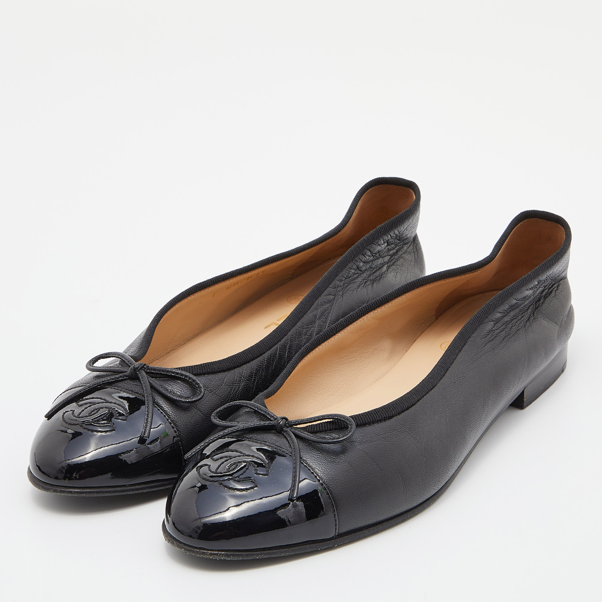

Chanel Black Leather and Patent CC Cap Toe Bow Ballet Flats Size