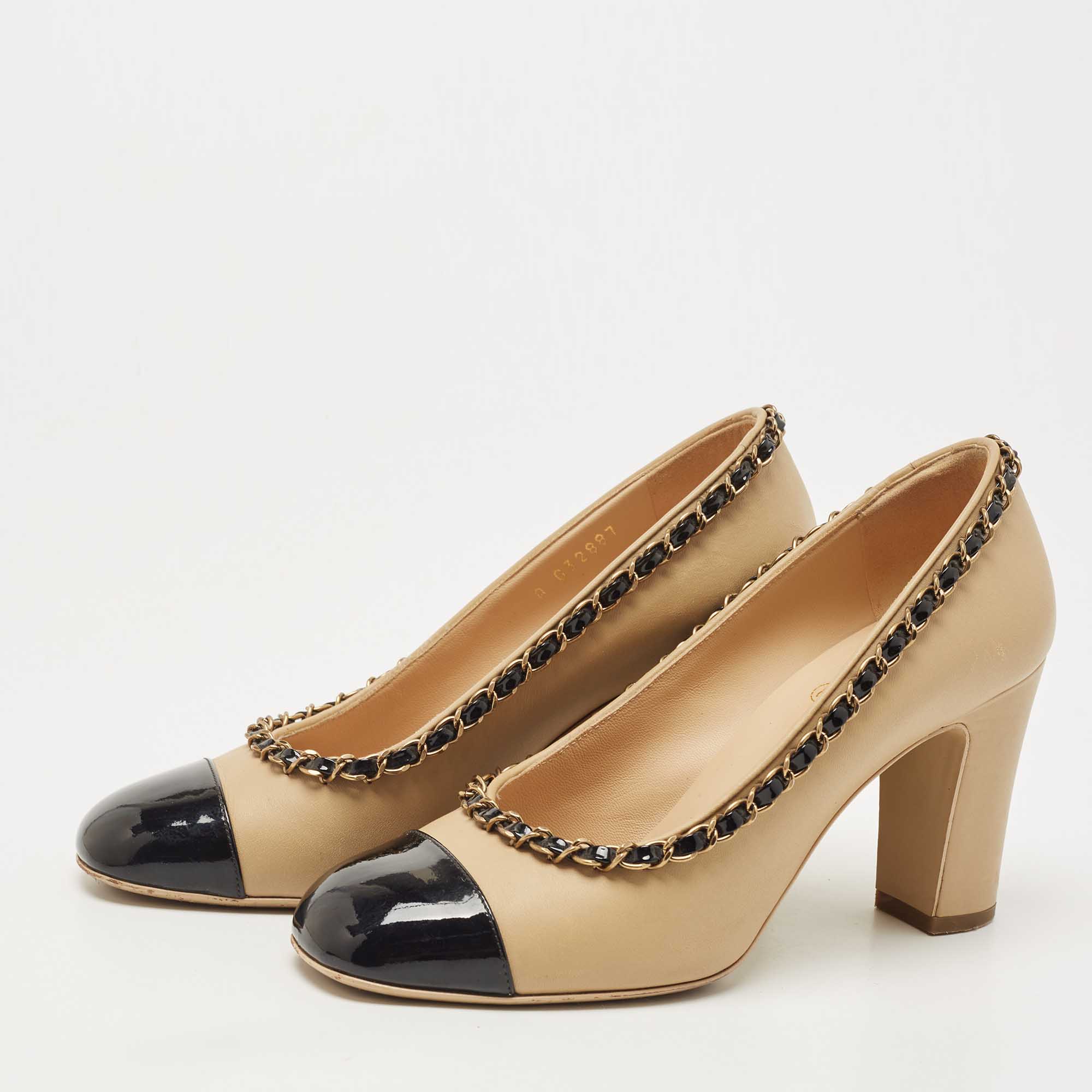 

Chanel Beige/Black Leather and Patent Cap Toe Chain Trim CC Pumps Size