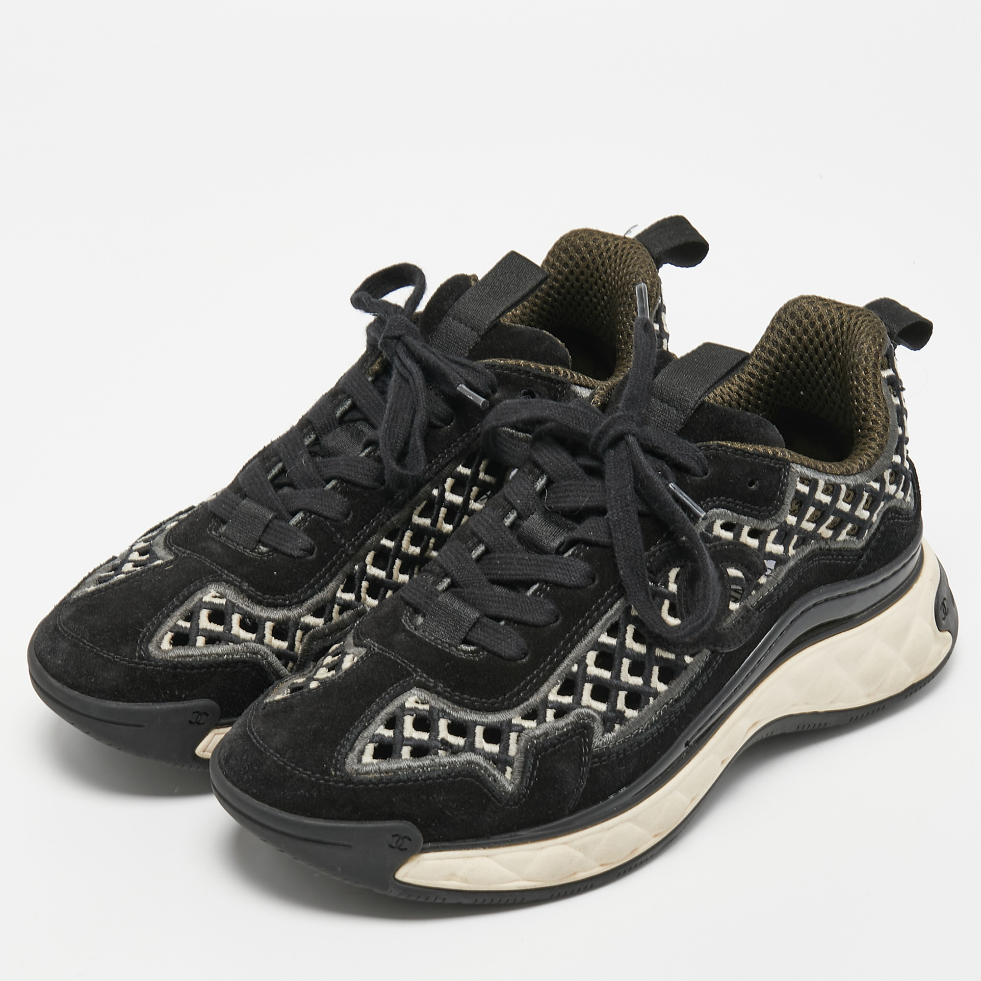 

Chanel Black/Grey Suede and Mesh Calfskin Embroidered CC Sneakers Size