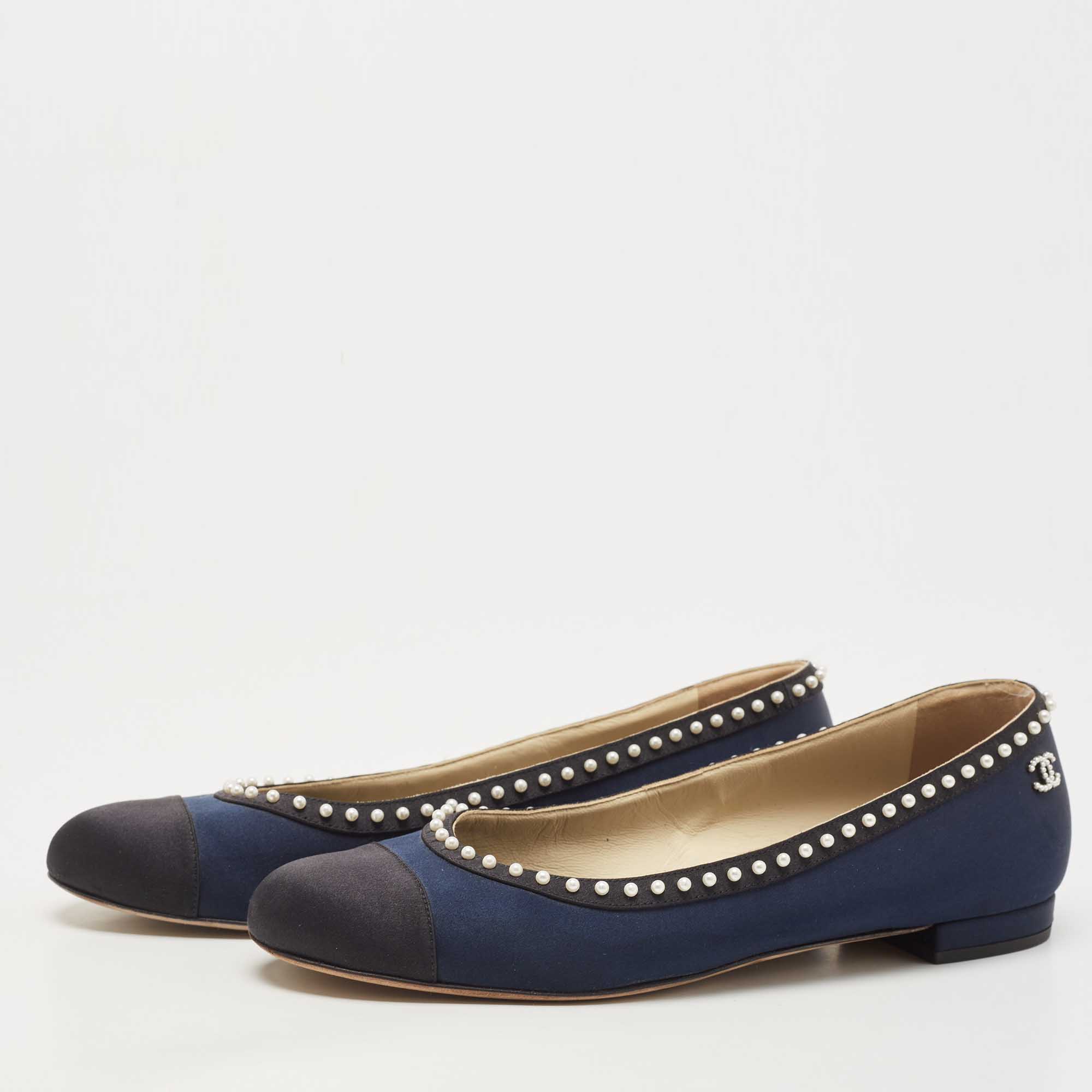 

Chanel Navy Blue Satin Pearl Embellished Cap Toe Ballet Flats Size