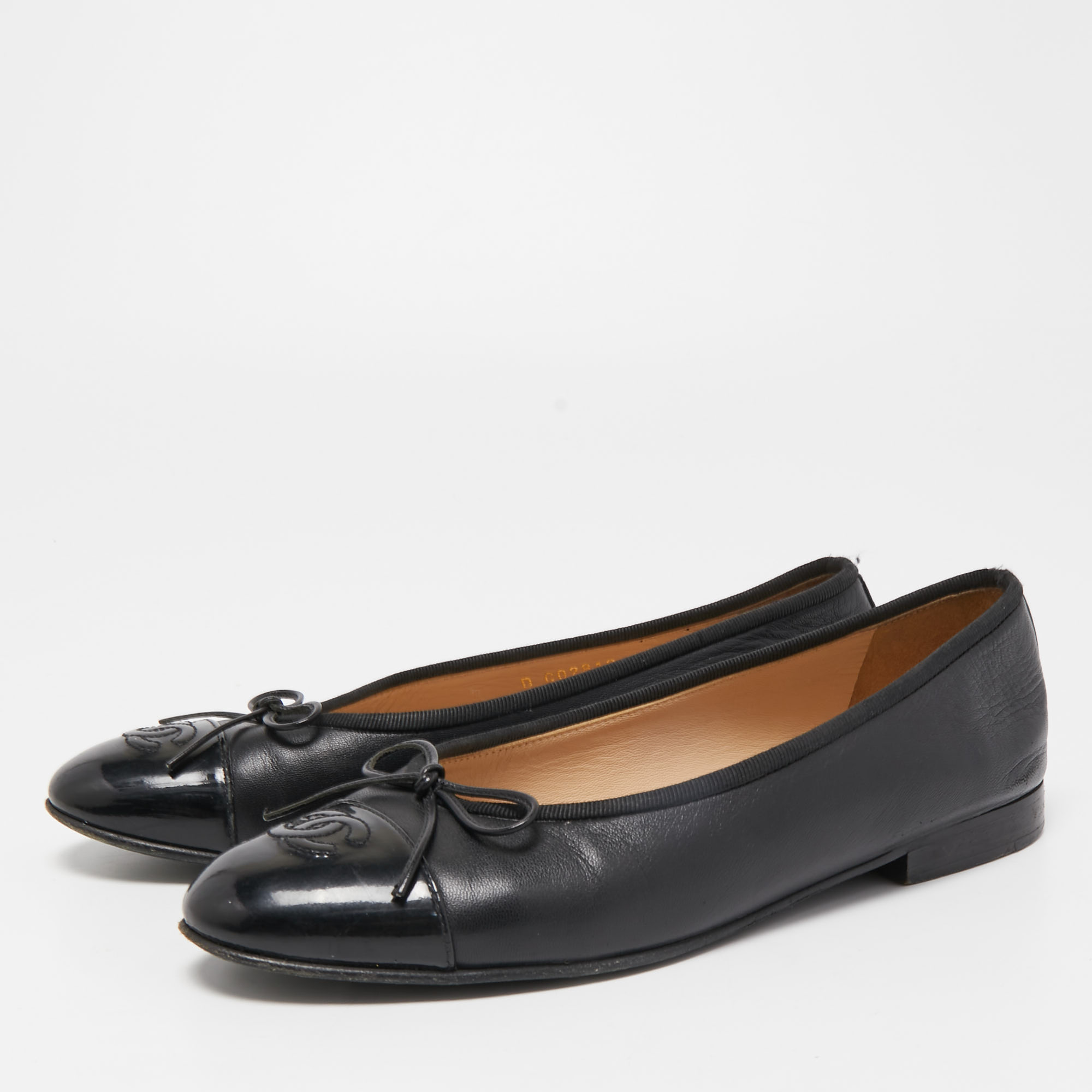 

Chanel Black Leather and Patent CC Cap Toe Bow Ballet Flats Size