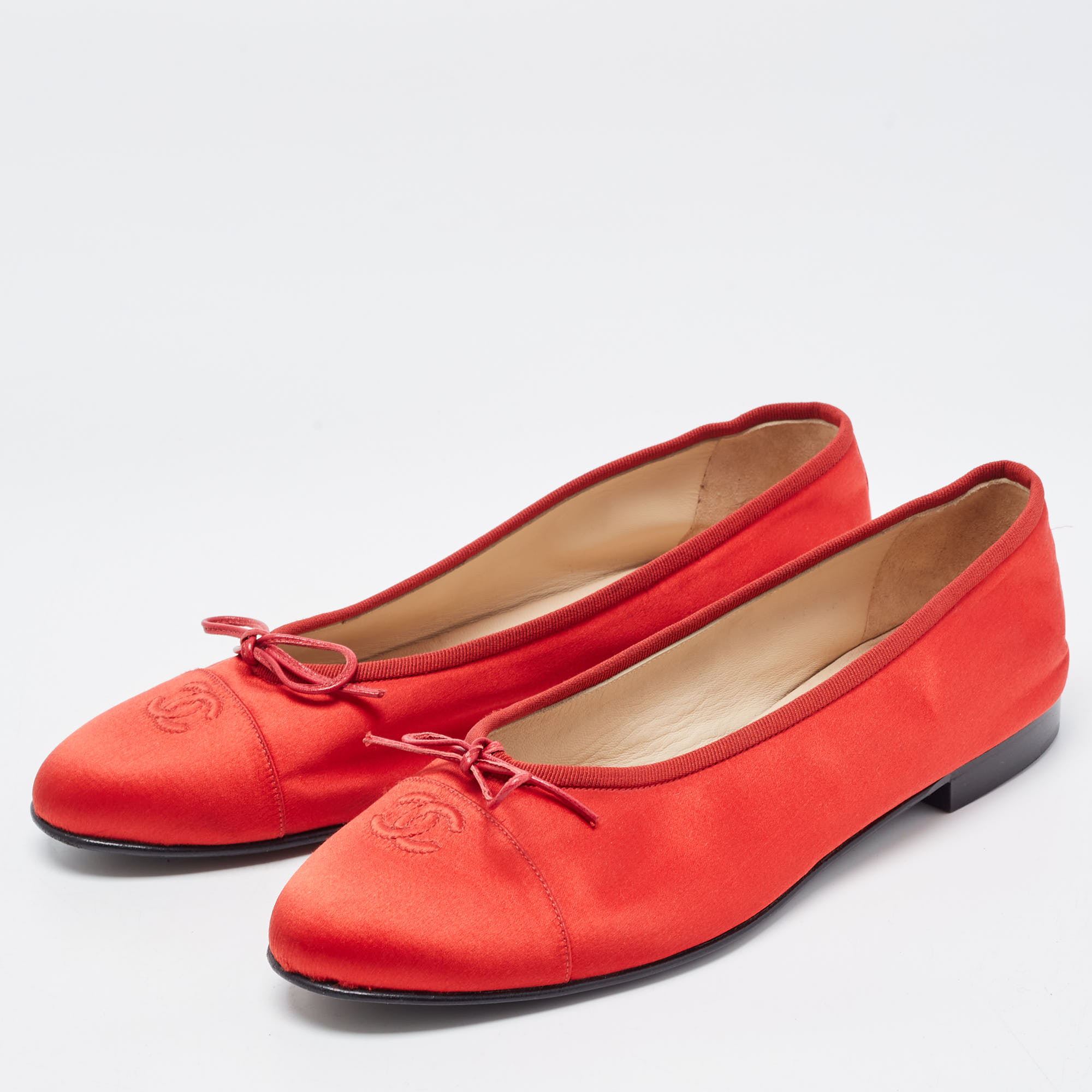 

Chanel Red Satin CC Cap Toe Ballet Flats Size