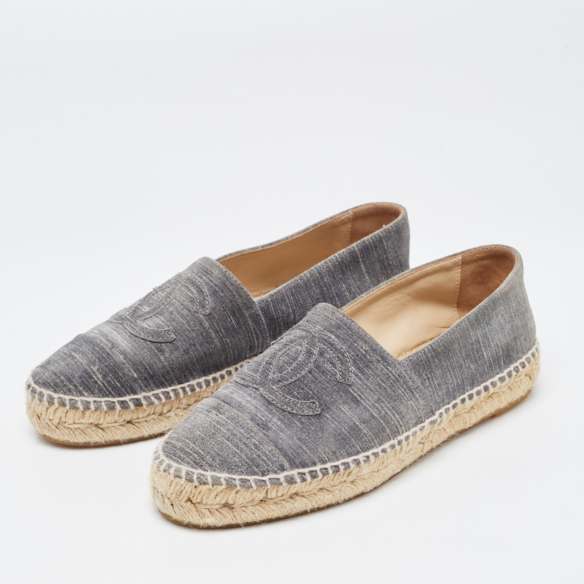 

Chanel Grey Suede CC Espadrille Flats Size