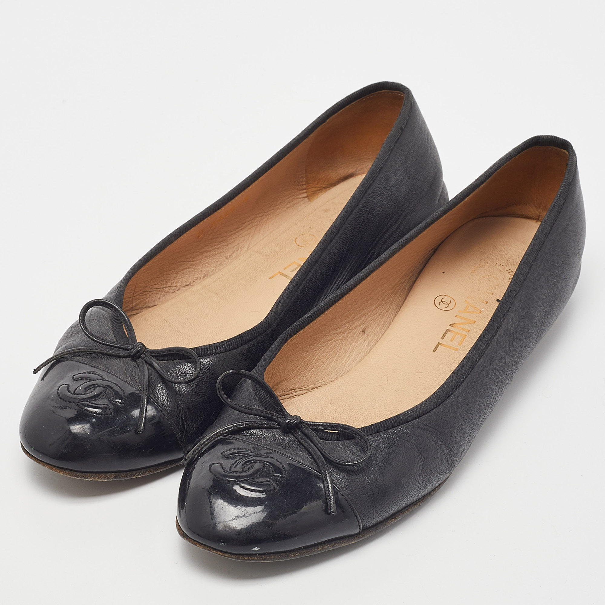 

Chanel Black Leather and Patent CC Cap Toe Bow Ballet Flats Size