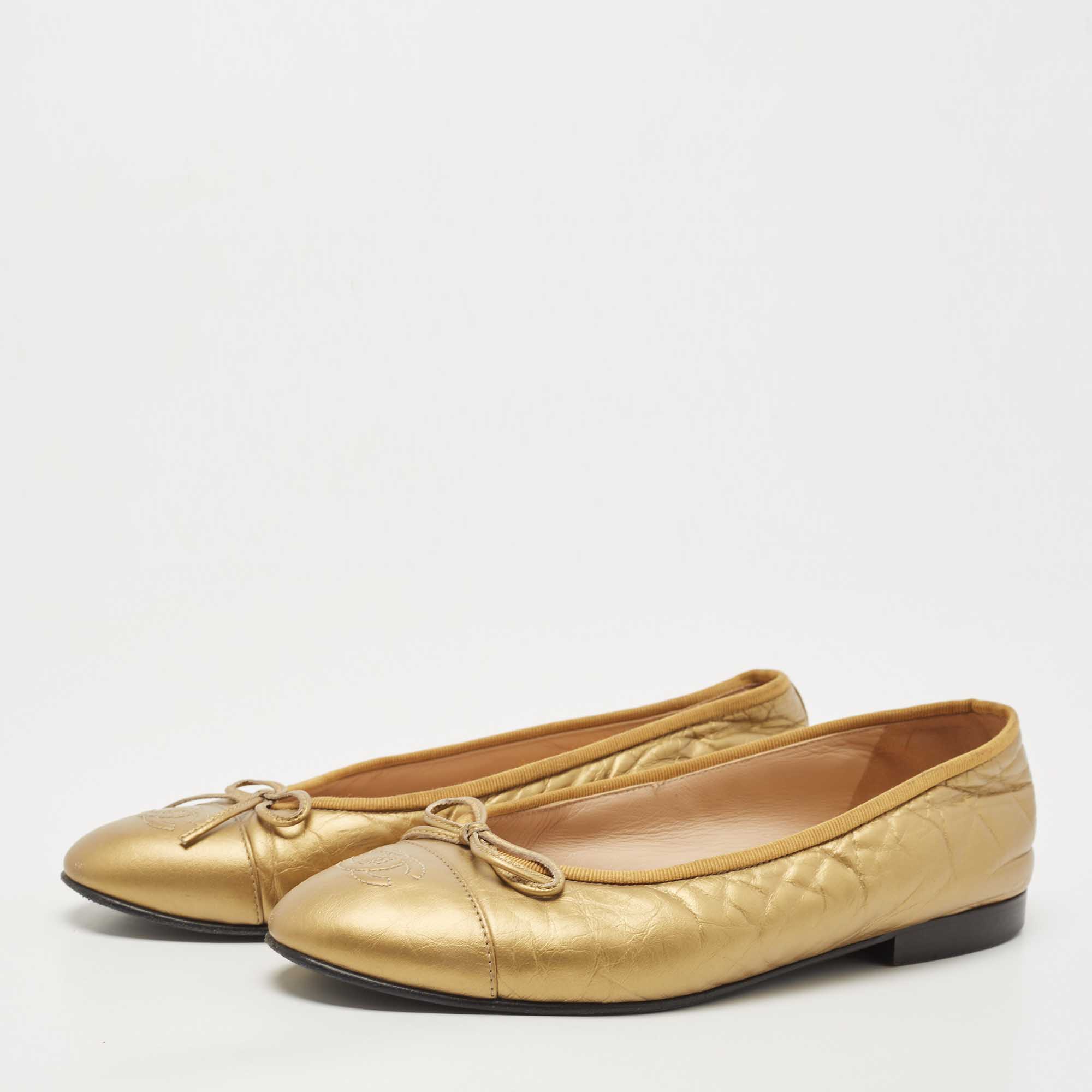 

Chanel Gold Leather CC Ballet Flats Size, Metallic