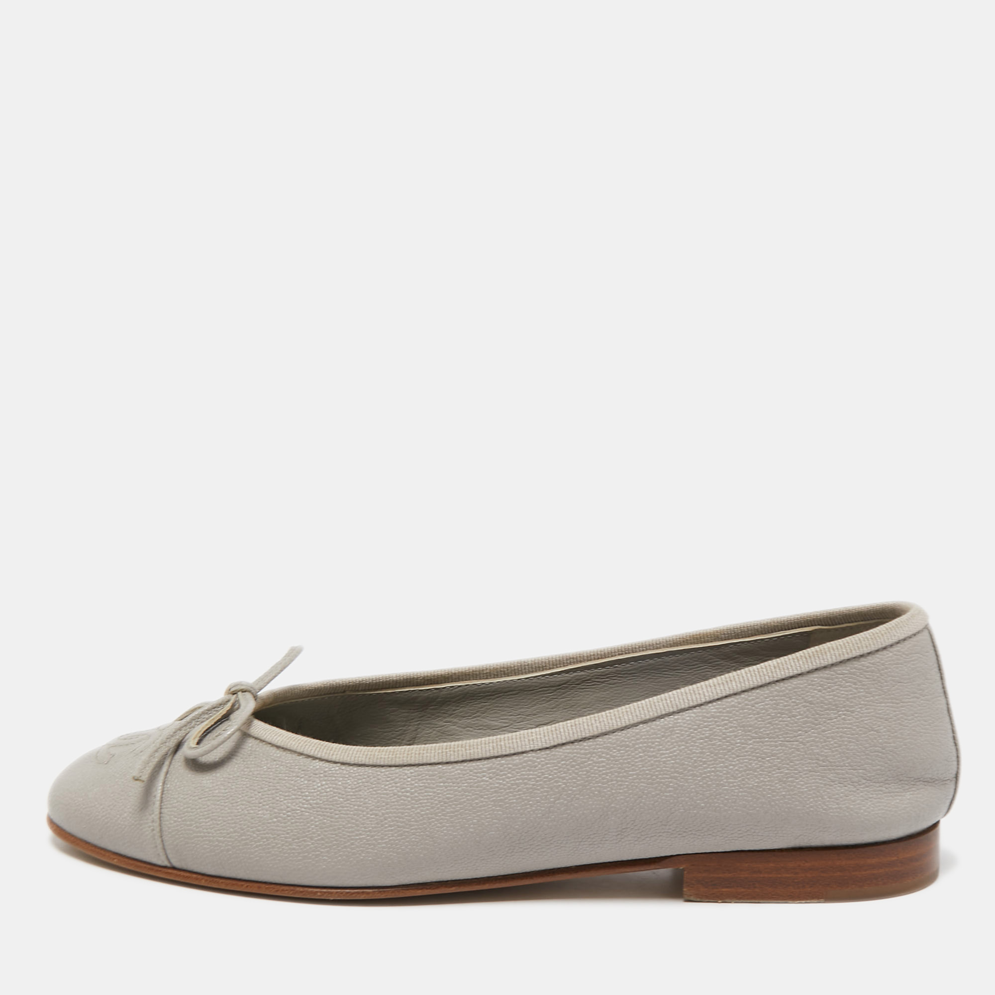 Pre Owned Chanel Grey Leather CC Ballet Flats Size 36.5