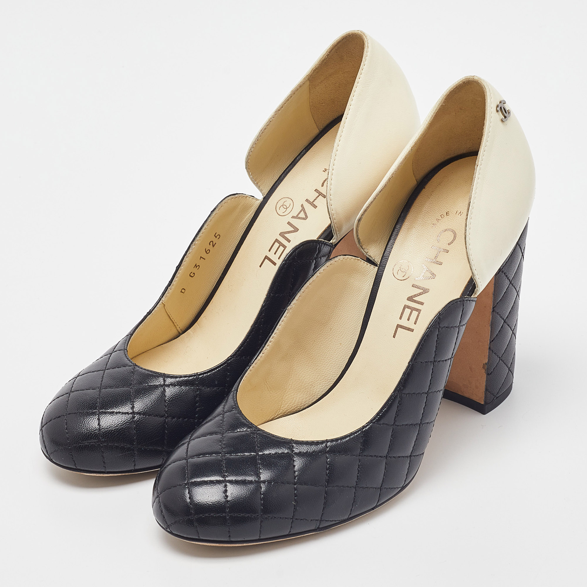 

Chanel Black/Cream Quilted Leather CC Pumps Size
