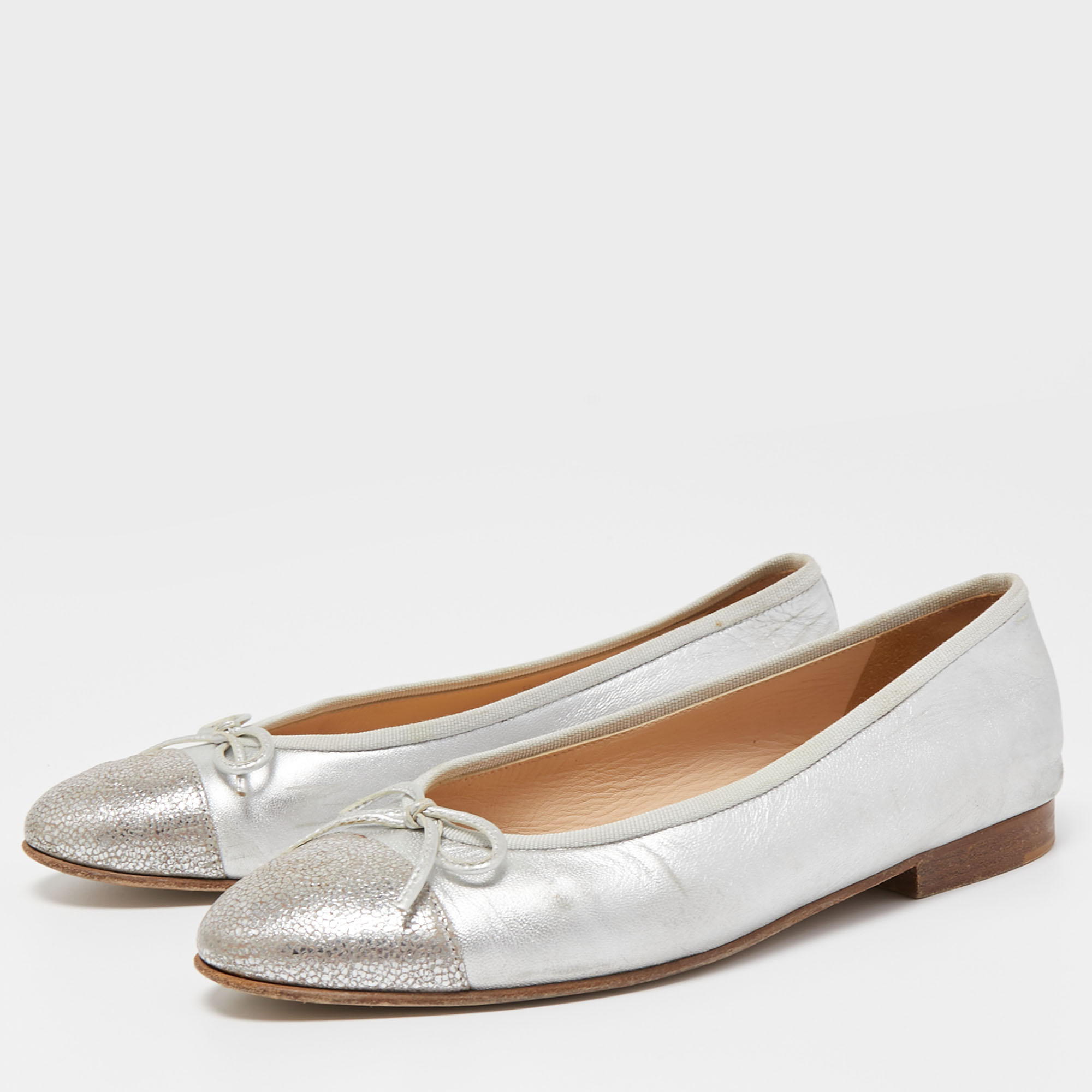 

Chanel Silver Leather CC Cap Toe Ballet Flats Size