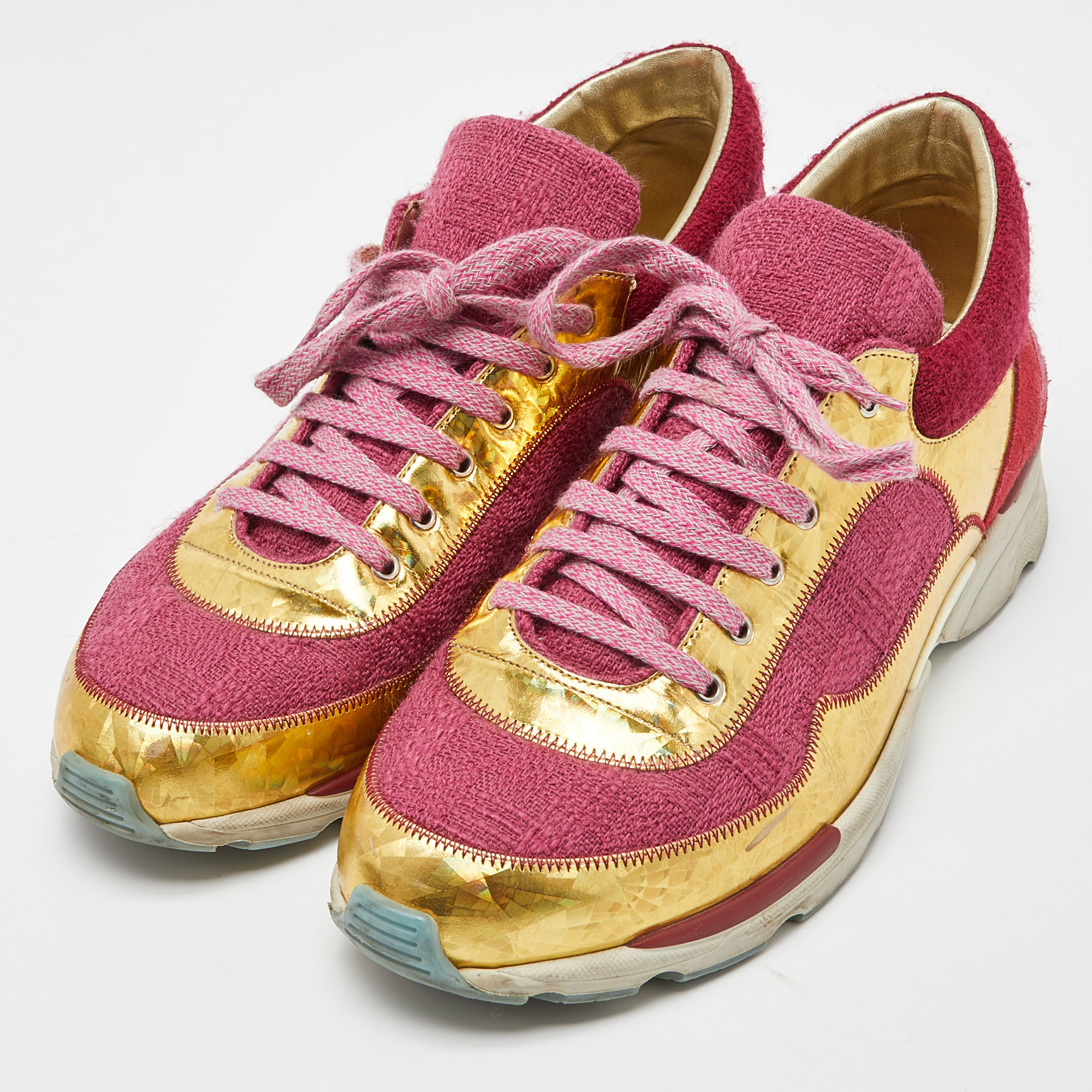 

Chanel Pink/Gold Tweed Fabric and Leather CC Lace Up Sneakers Size