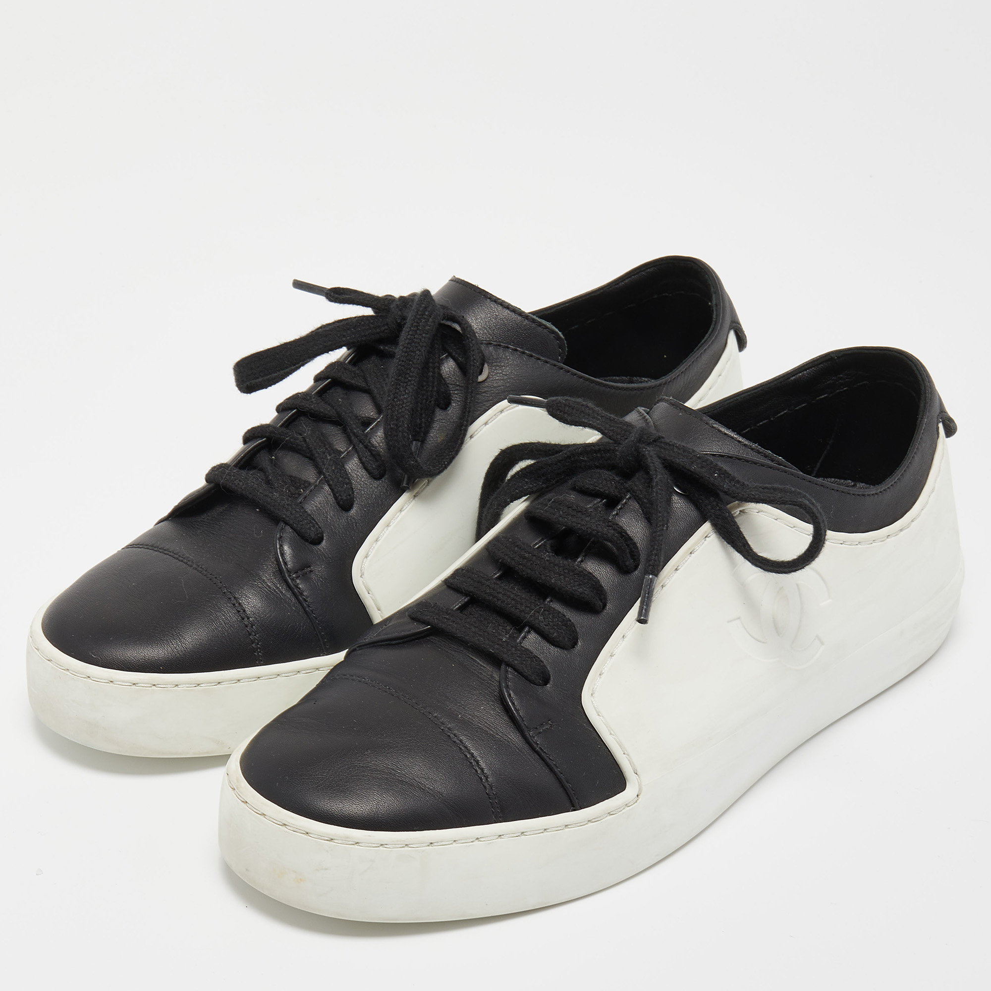 

Chanel Black/White Rubber and Leather CC Low Top Sneakers Size