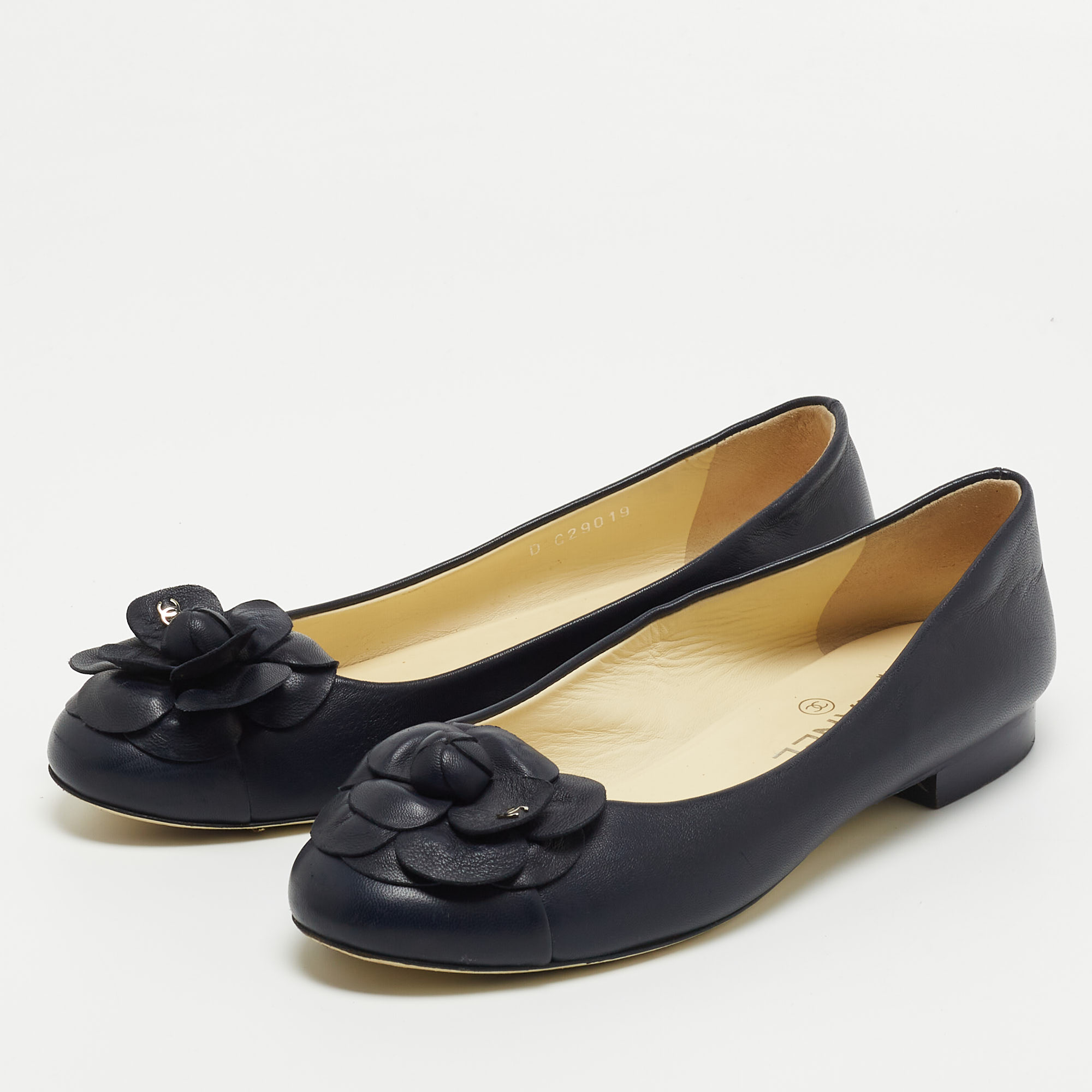 

Chanel Blue Leather Camelia Flower CC Ballet Flats Size