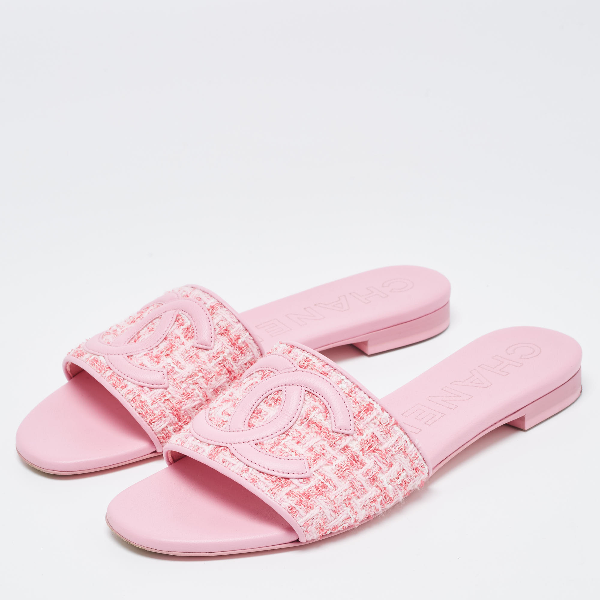 

Chanel Pink Tweed and Leather CC Slides Size