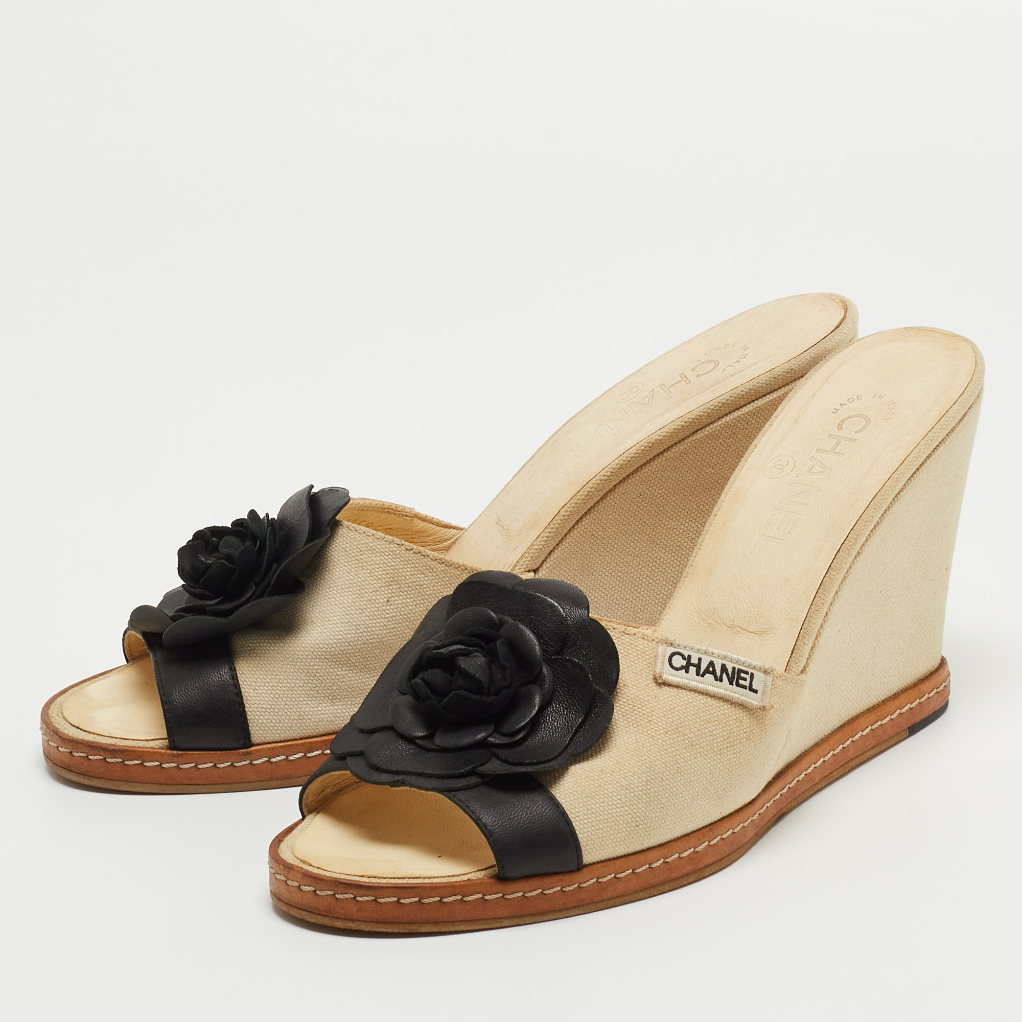 

Chanel Cream/Black Canvas Camellia Embellished Wedge Slide Sandals Size