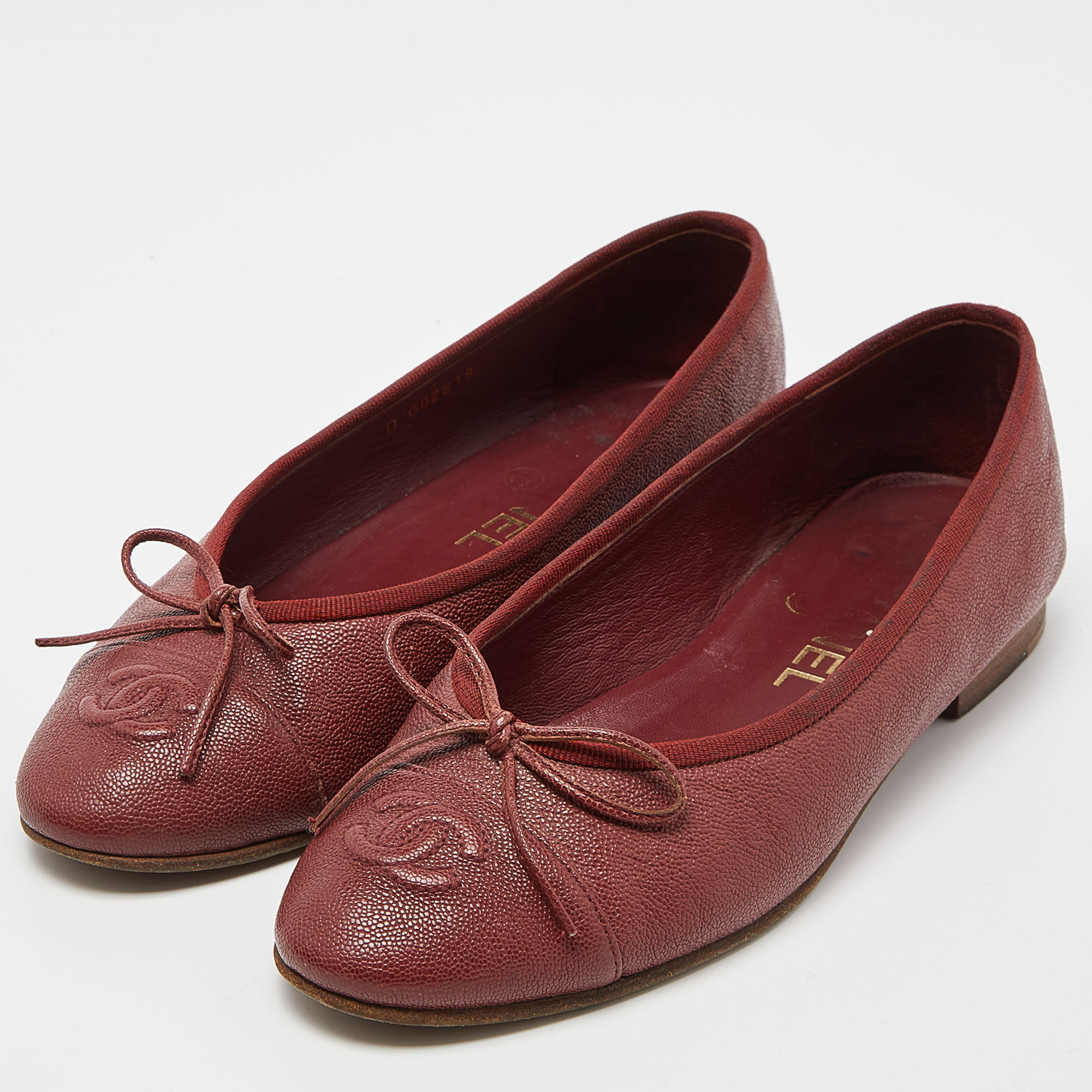 

Chanel Maroon Caviar Leather CC Bow Ballet Flats Size, Red
