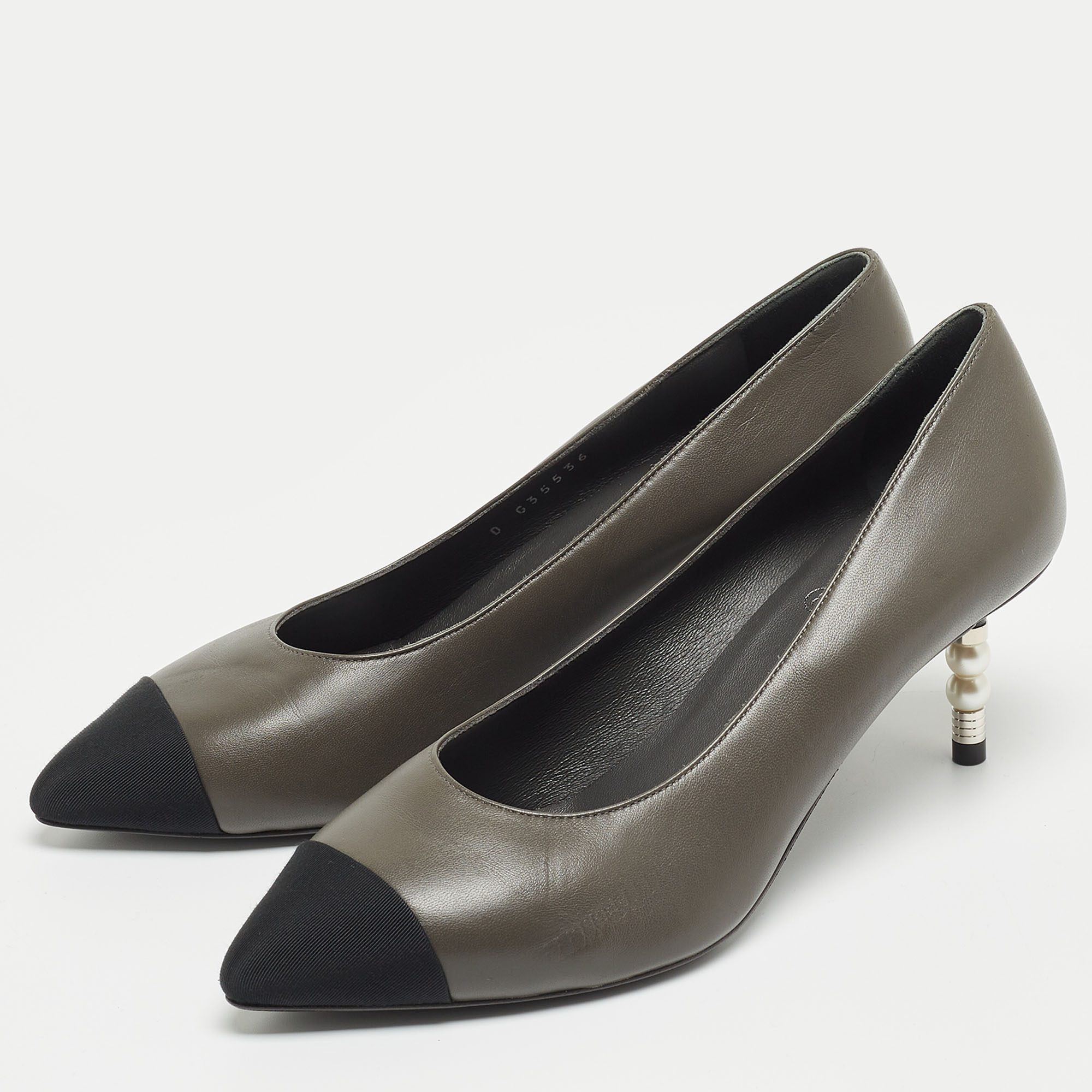 

Chanel Grey/Black Leather and Fabric Cap Toe CC Pointed Toe Pumps Size