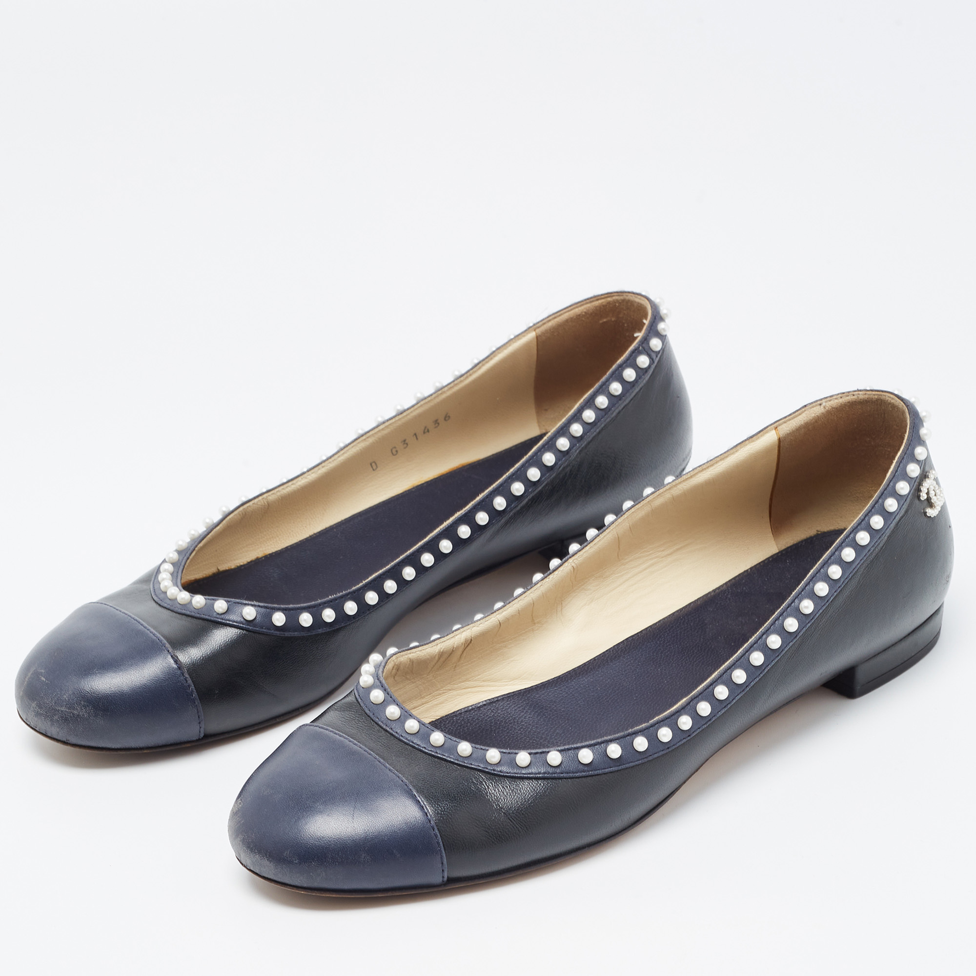 

Chanel Black/Navy Blue Leather Pearl Trim CC Ballet Flats Size