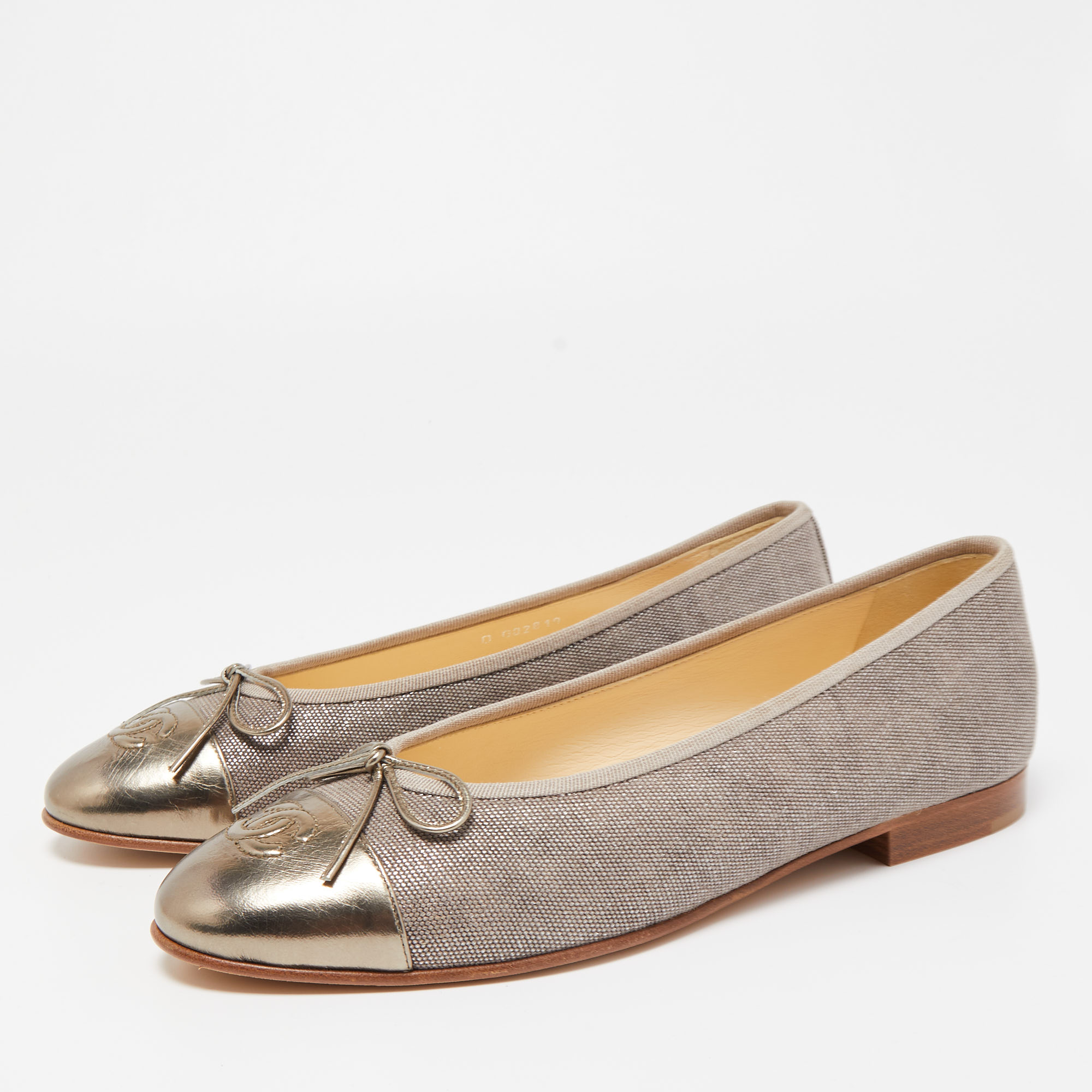 

Chanel Metallic/Grey Leather and Canvas Bow CC Cap Toe Ballet Flats Size