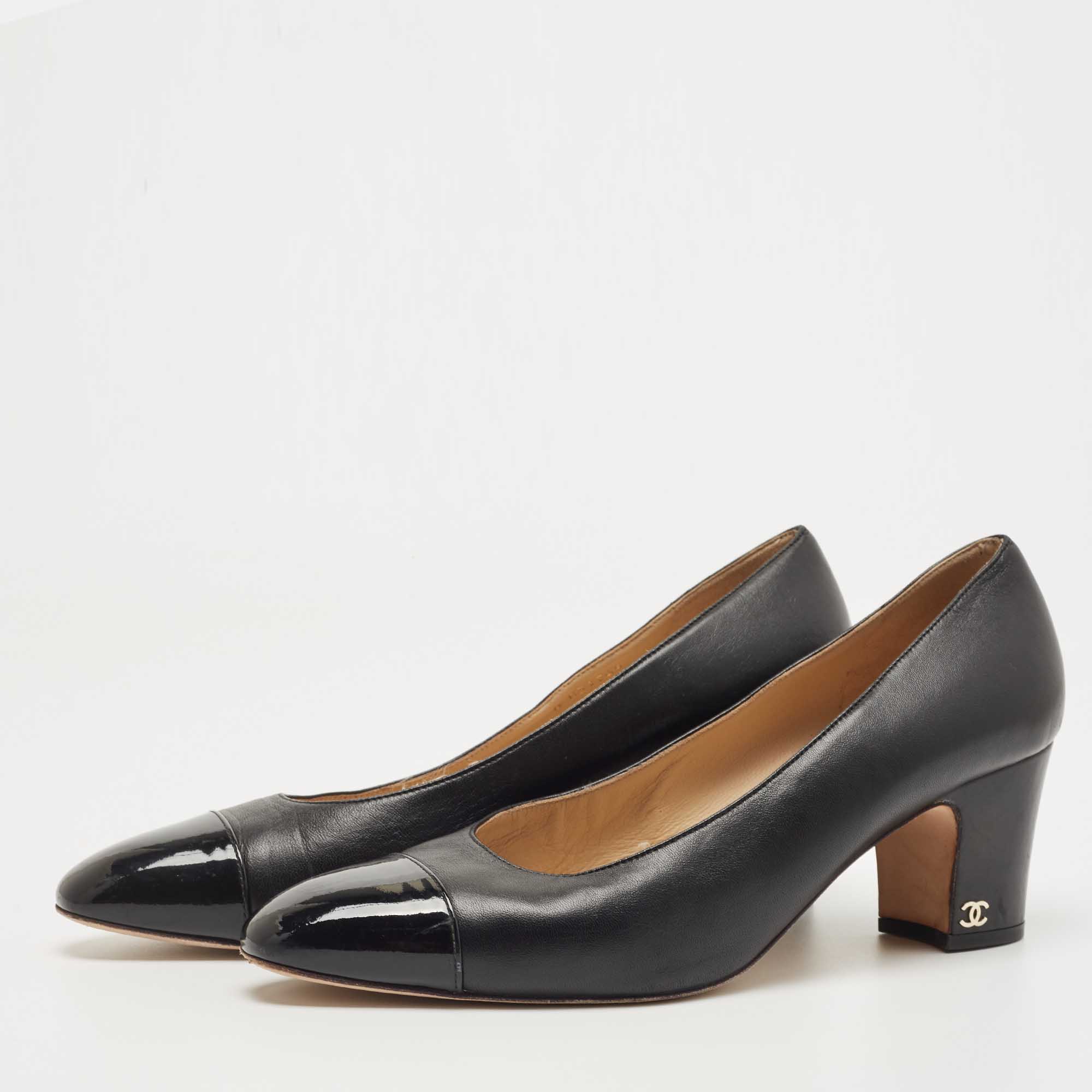 

Chanel Black Leather and Patent Cap Toe CC Pumps Size