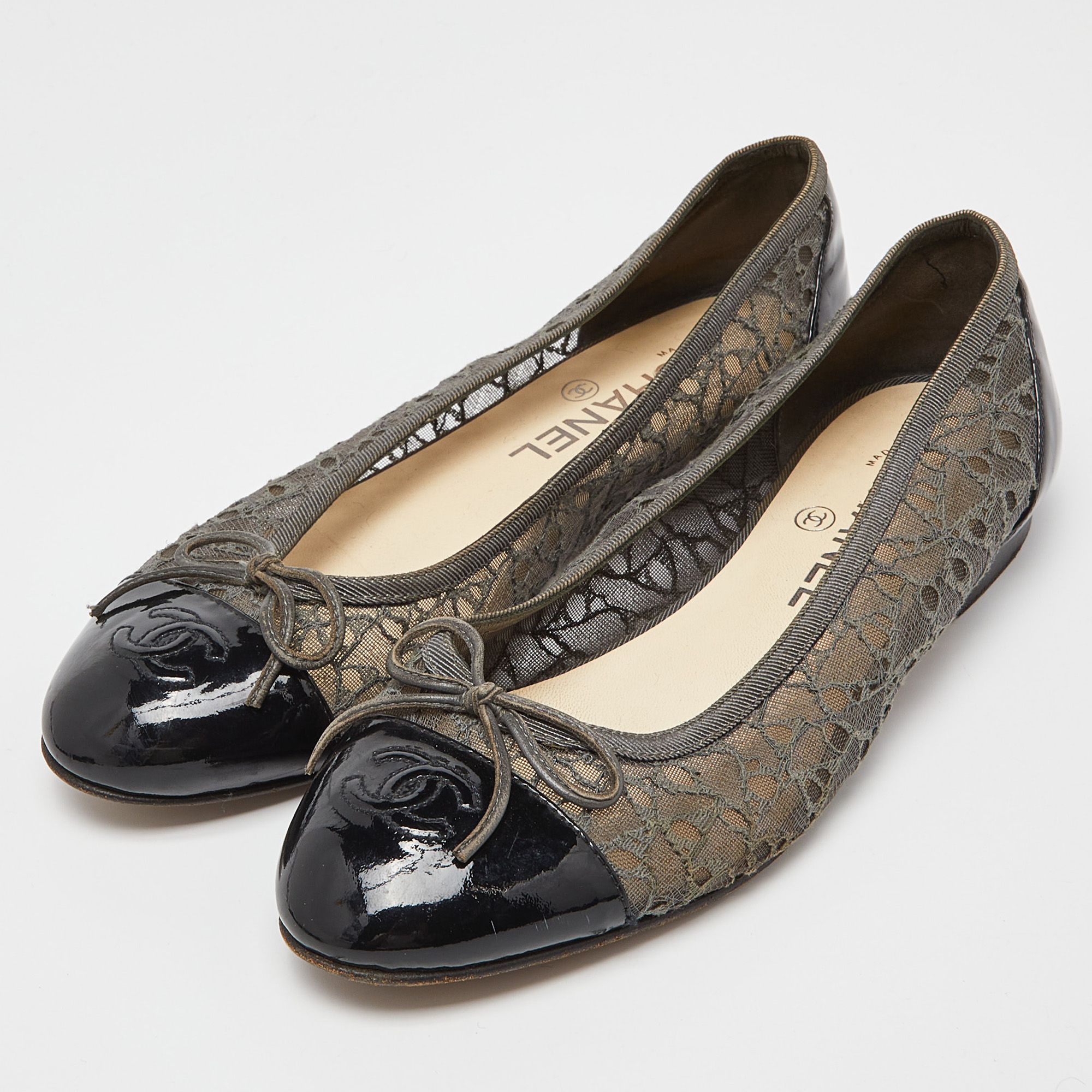 

Chanel Grey/Black Lace and Patent Leather CC Cap Toe Ballet Flats Size