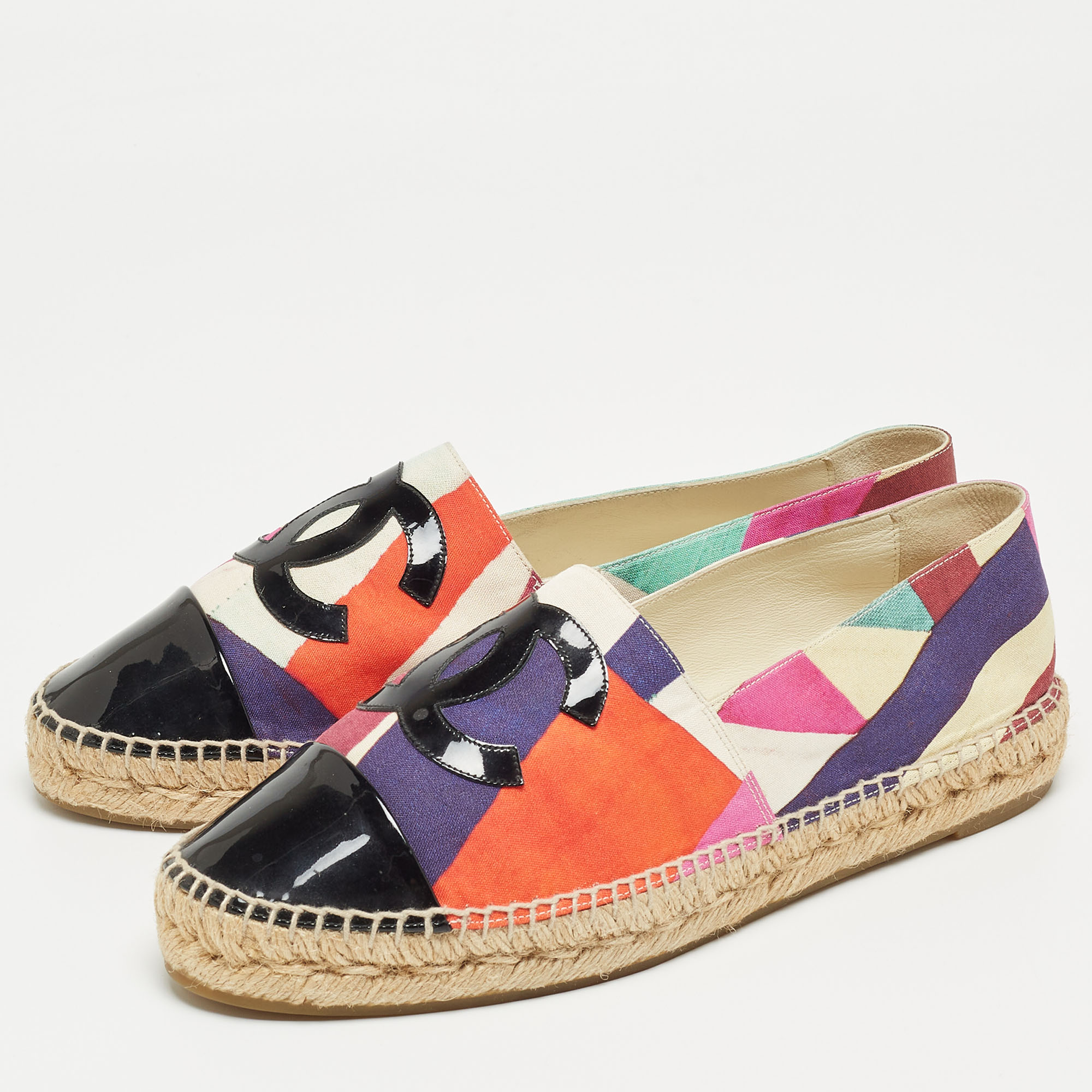 

Chanel Multicolor Fabric And Patent Leather CC Cap Toe Espadrille Size