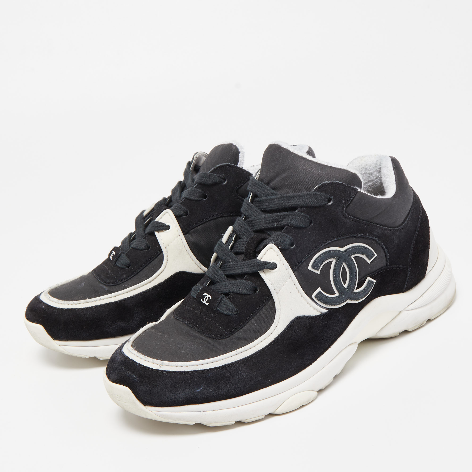 

Chanel Black/White Suede and Canvas CC Low Top Sneakers Size