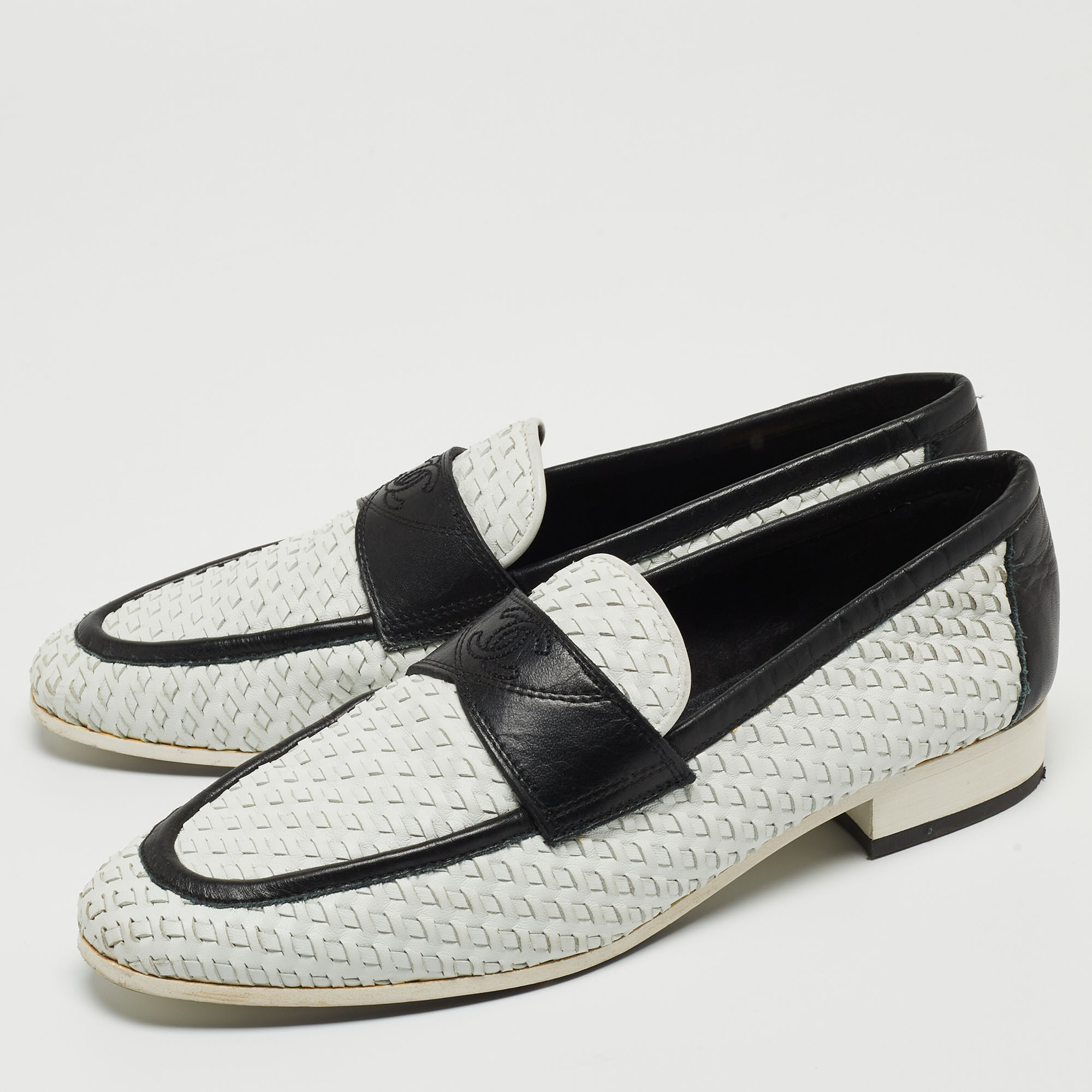 

Chanel White/Black Woven Leather Slip On Loafers Size