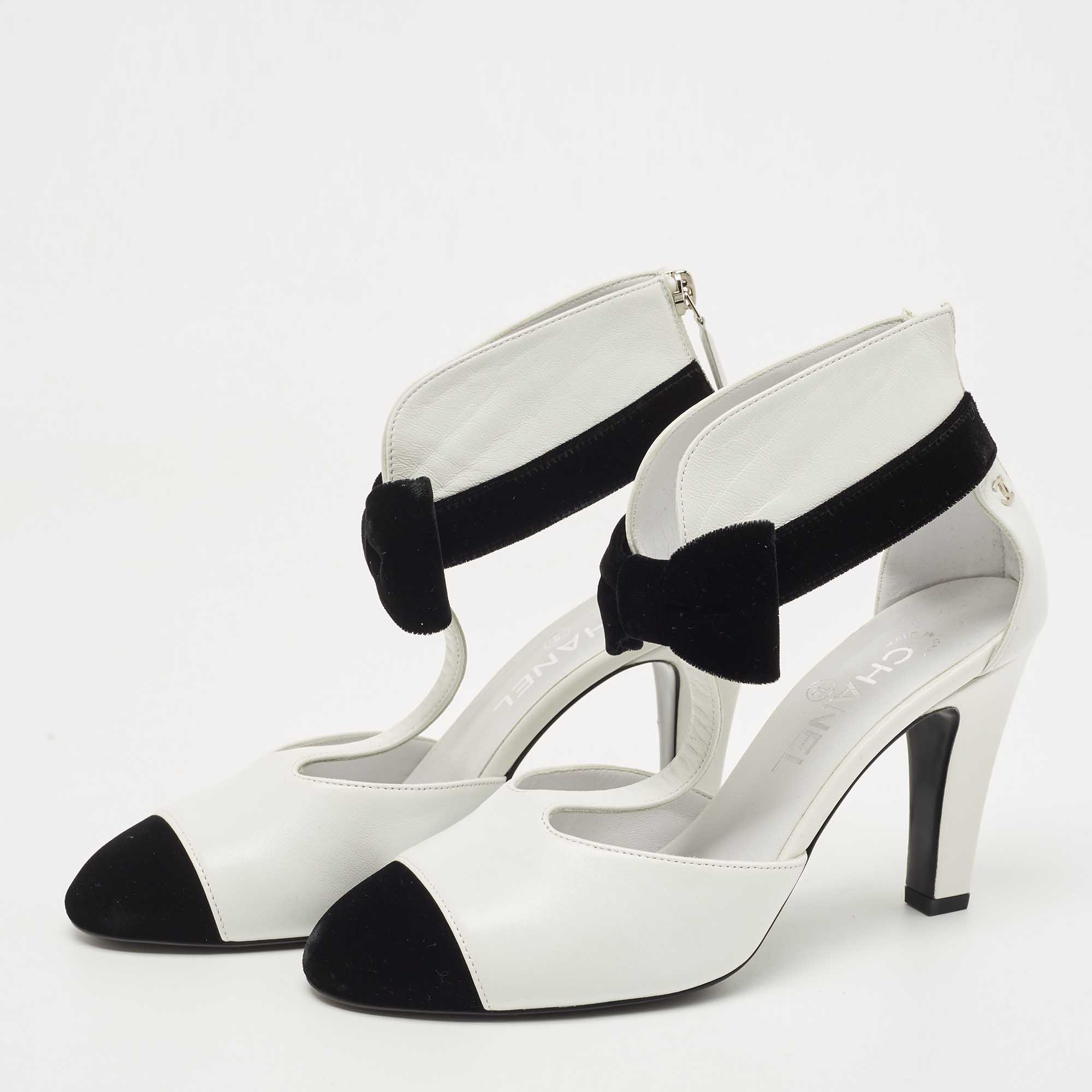 

Chanel White/Black Leather And Velvet Cap Toe CC Bow Cut Out Ankle Boots Size