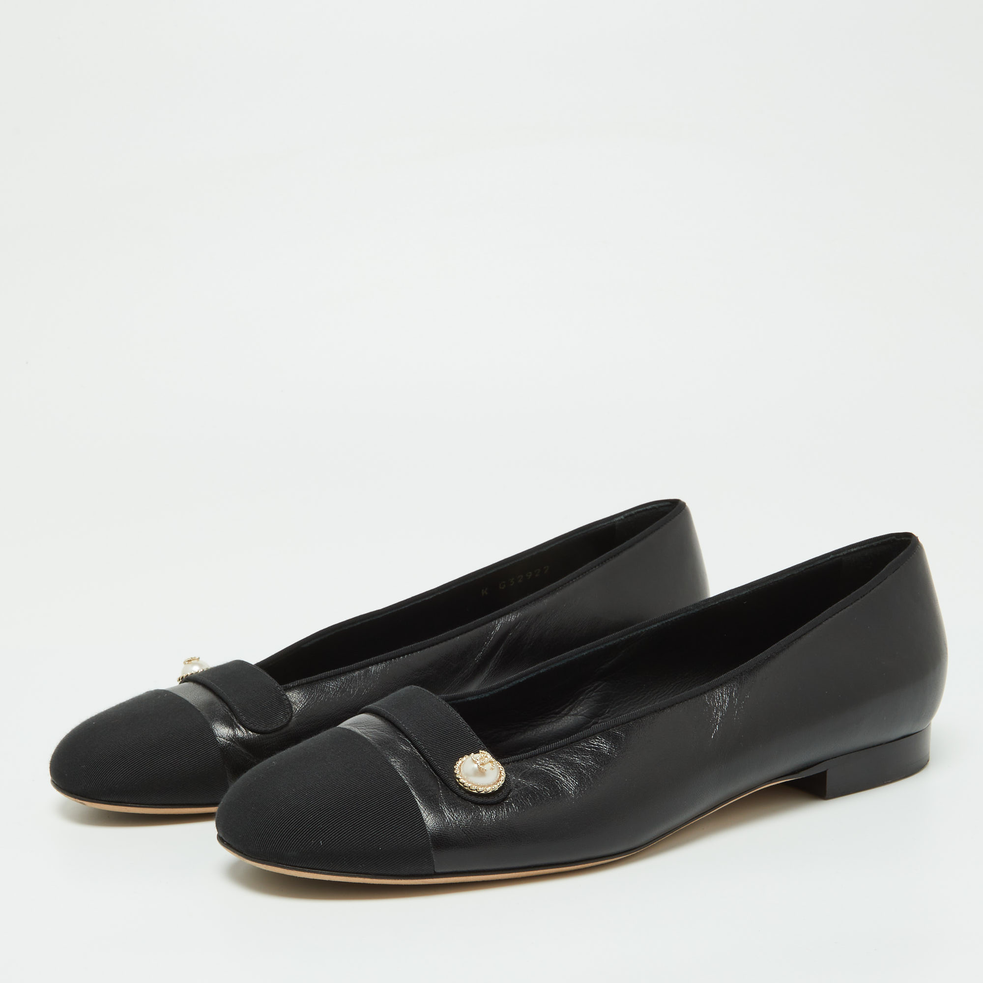 

Chanel Black Leather and Canvas Pearl Detail Ballet Flats Size